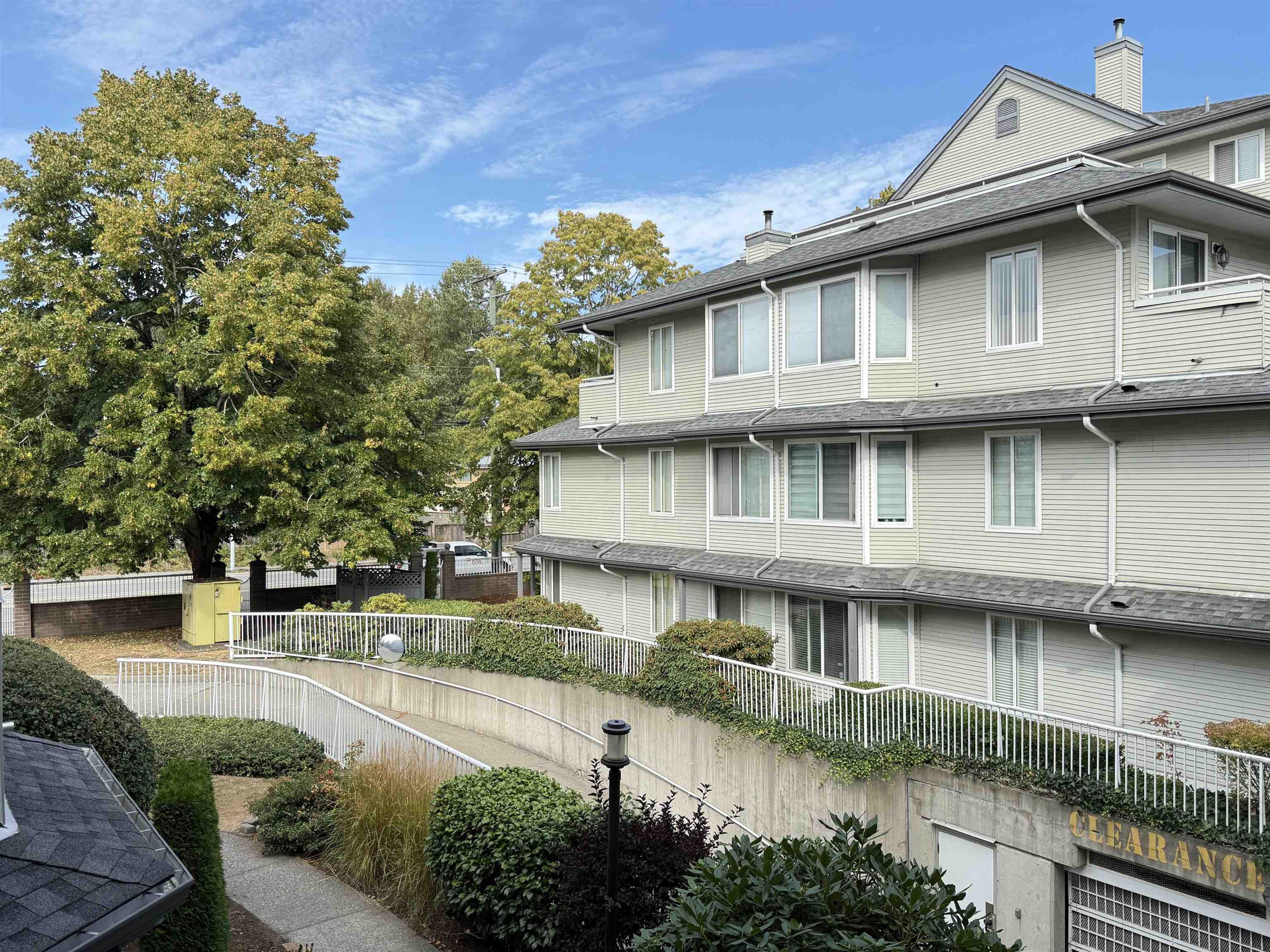 12110 80 Avenue, Surrey - Exteriors - Photo 3