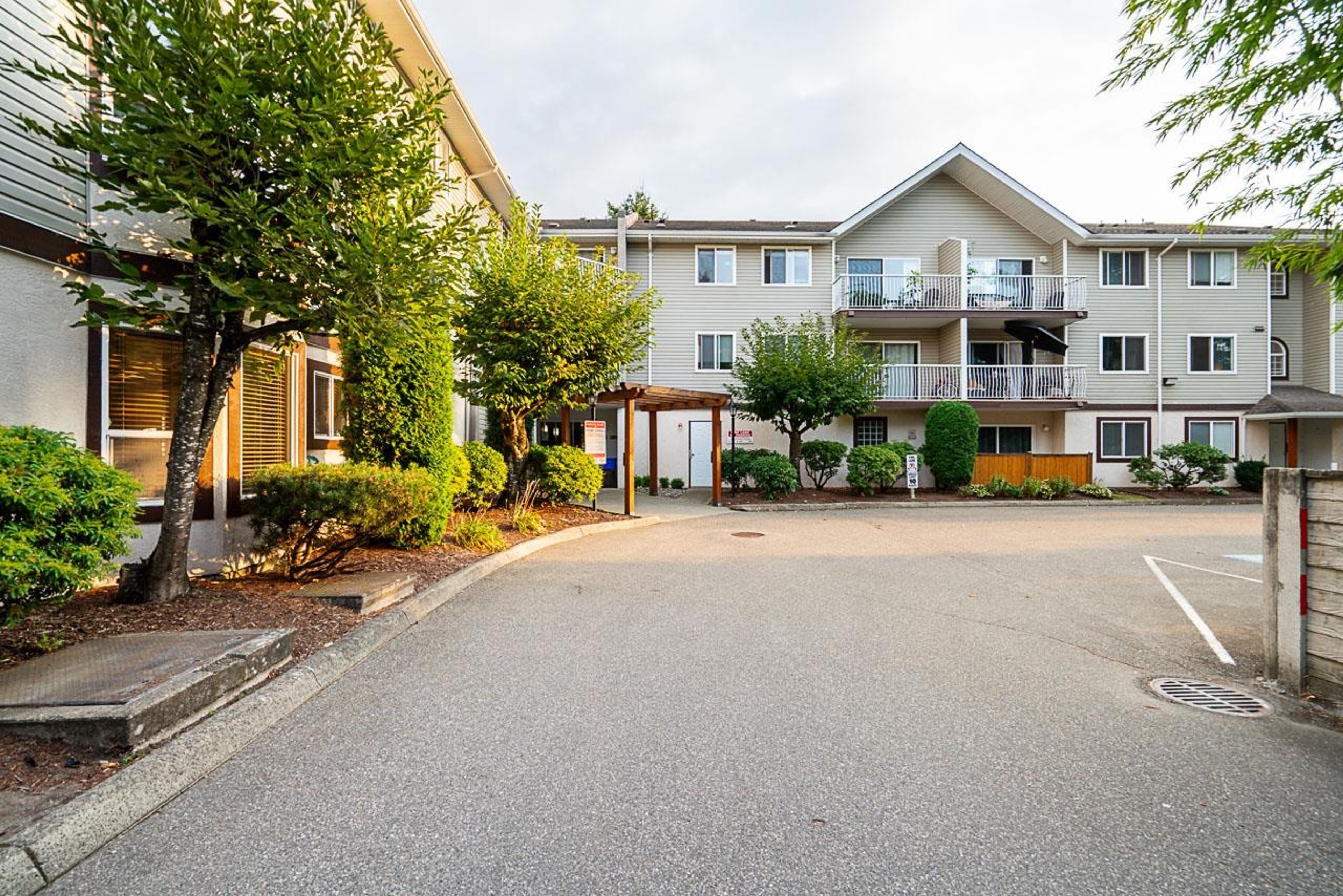 45222 Watson Road, Chilliwack - Exteriors - Full Complex View - Photo 2