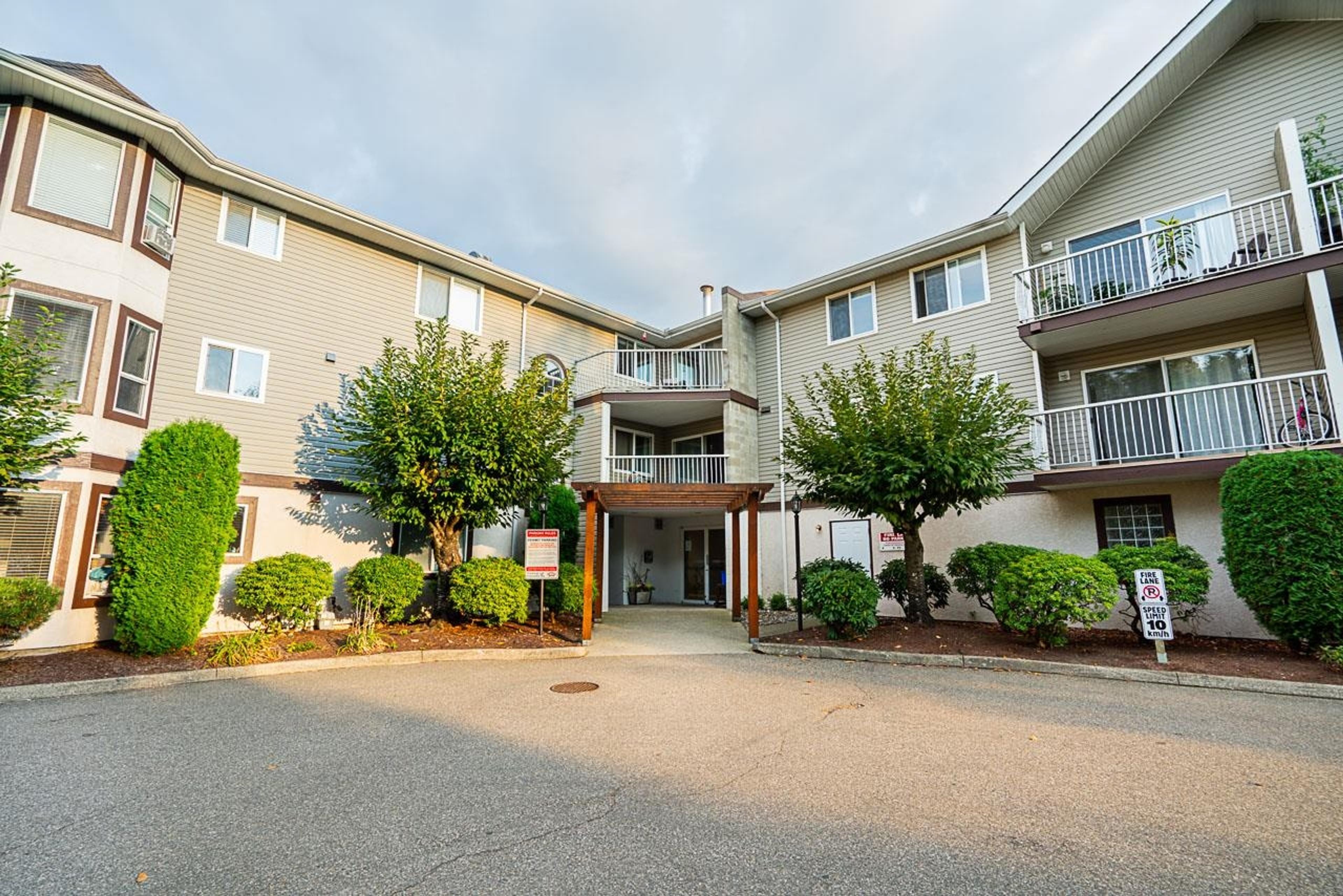 45222 Watson Road, Chilliwack - Exteriors - Photo 3