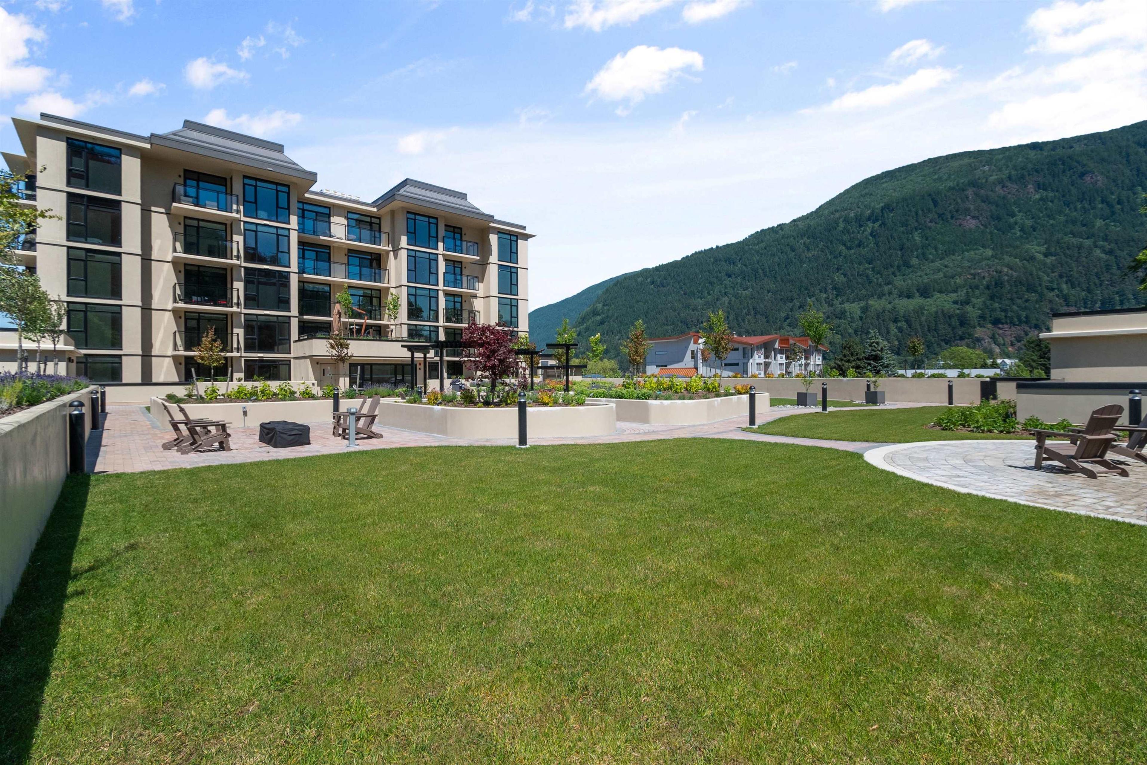 120 Esplanade Avenue, Harrison Hot Springs - Exteriors - Full Complex View - Photo 6