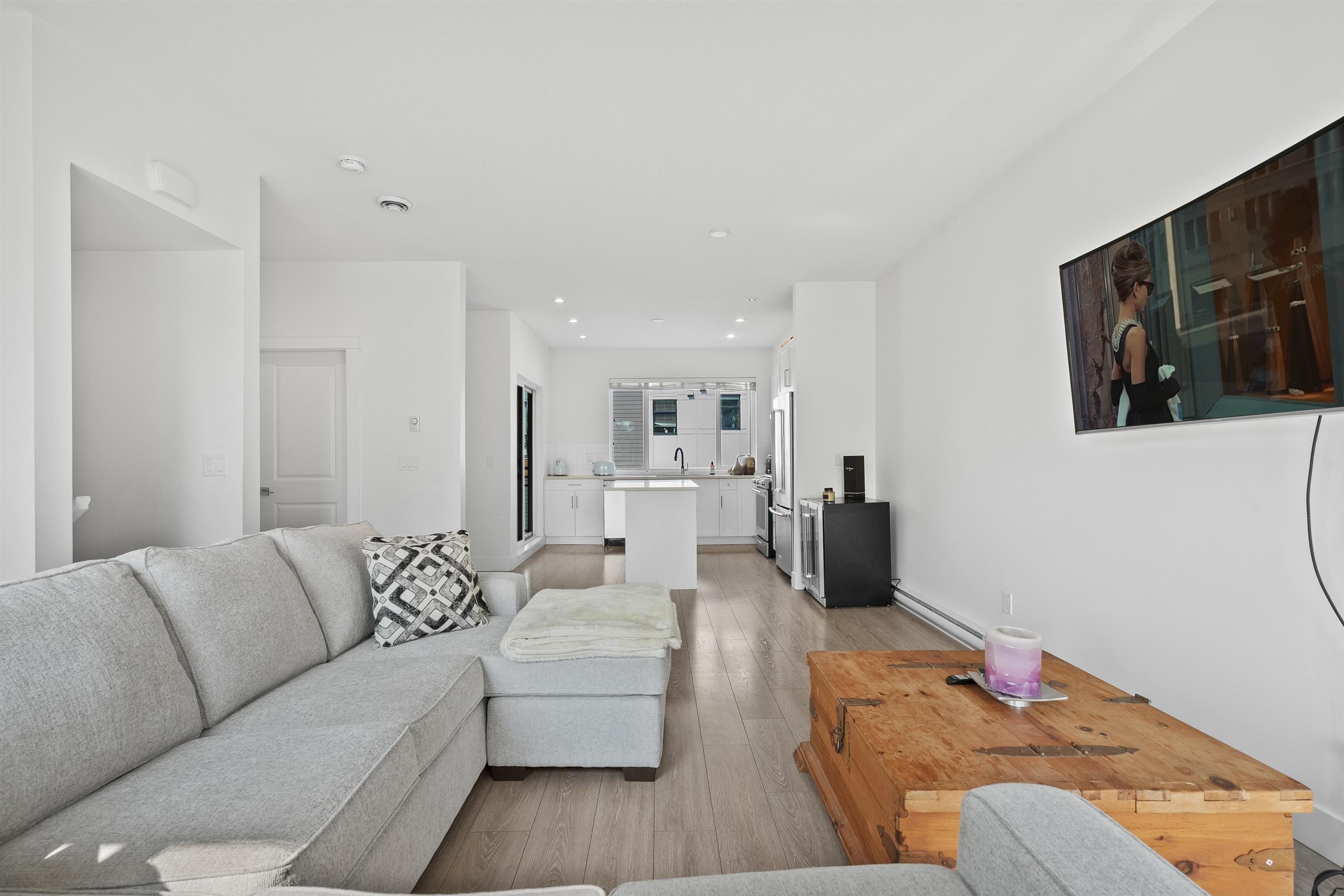 #8 16433 19TH AVENUE - Image 2