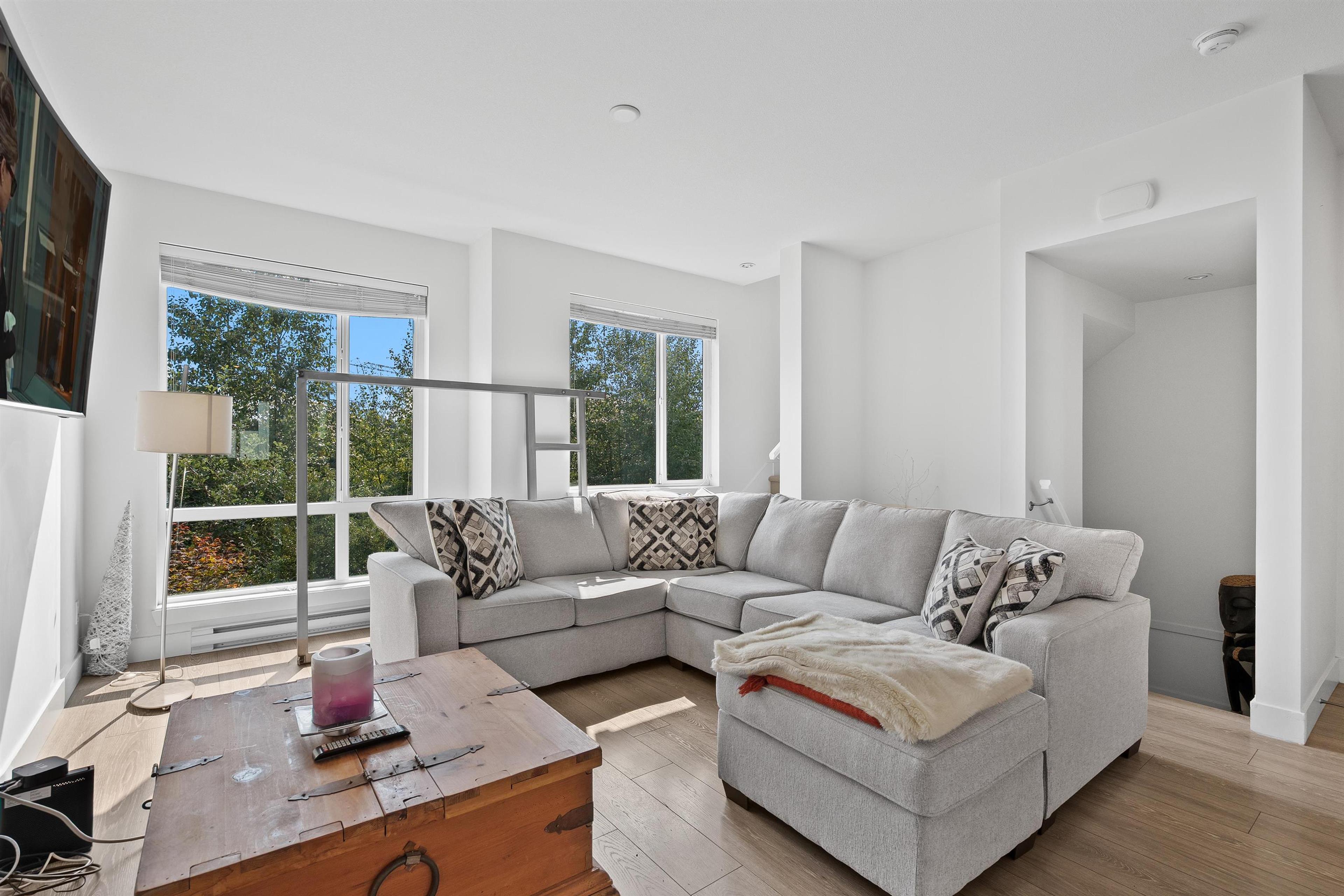 #8 16433 19TH AVENUE - Image 1
