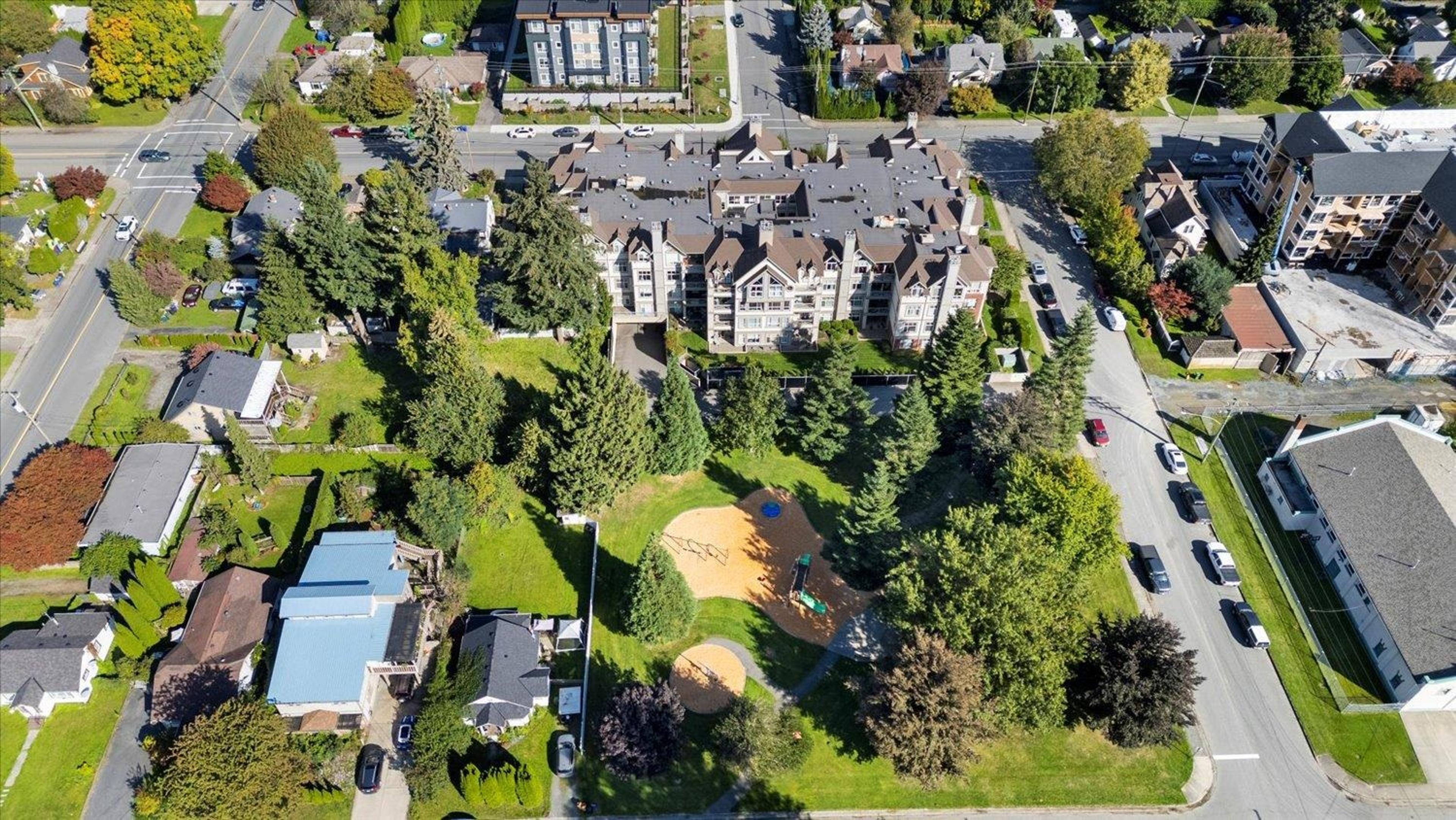 45700 Wellington Avenue, Chilliwack - Exteriors - Full Complex View, Drone/Aerial View - Photo 3