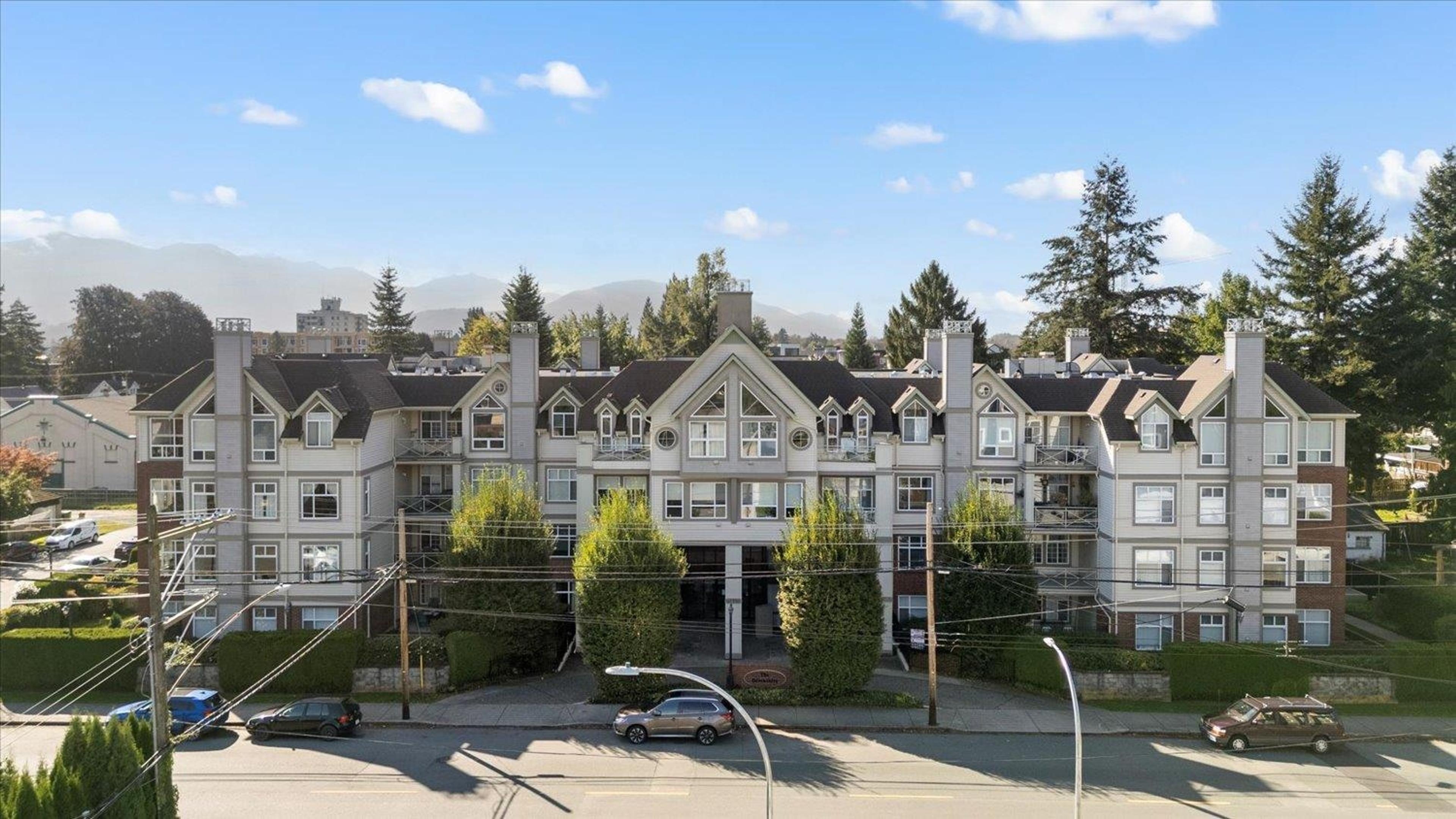 45700 Wellington Avenue, Chilliwack - Exteriors - Full Complex View - Photo 5