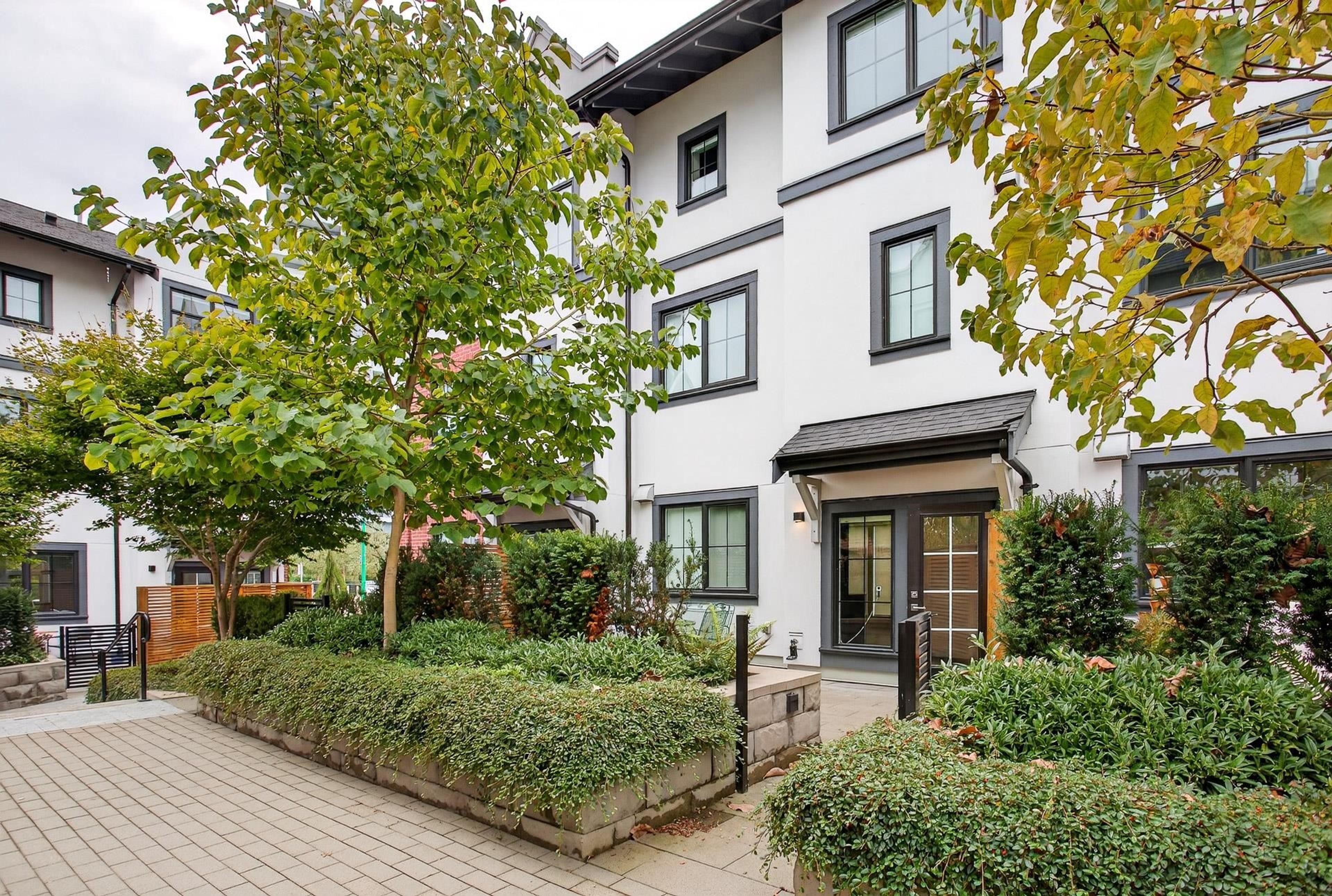 2070 Curling Road, North Vancouver - Exteriors - Full Complex View - Photo 4