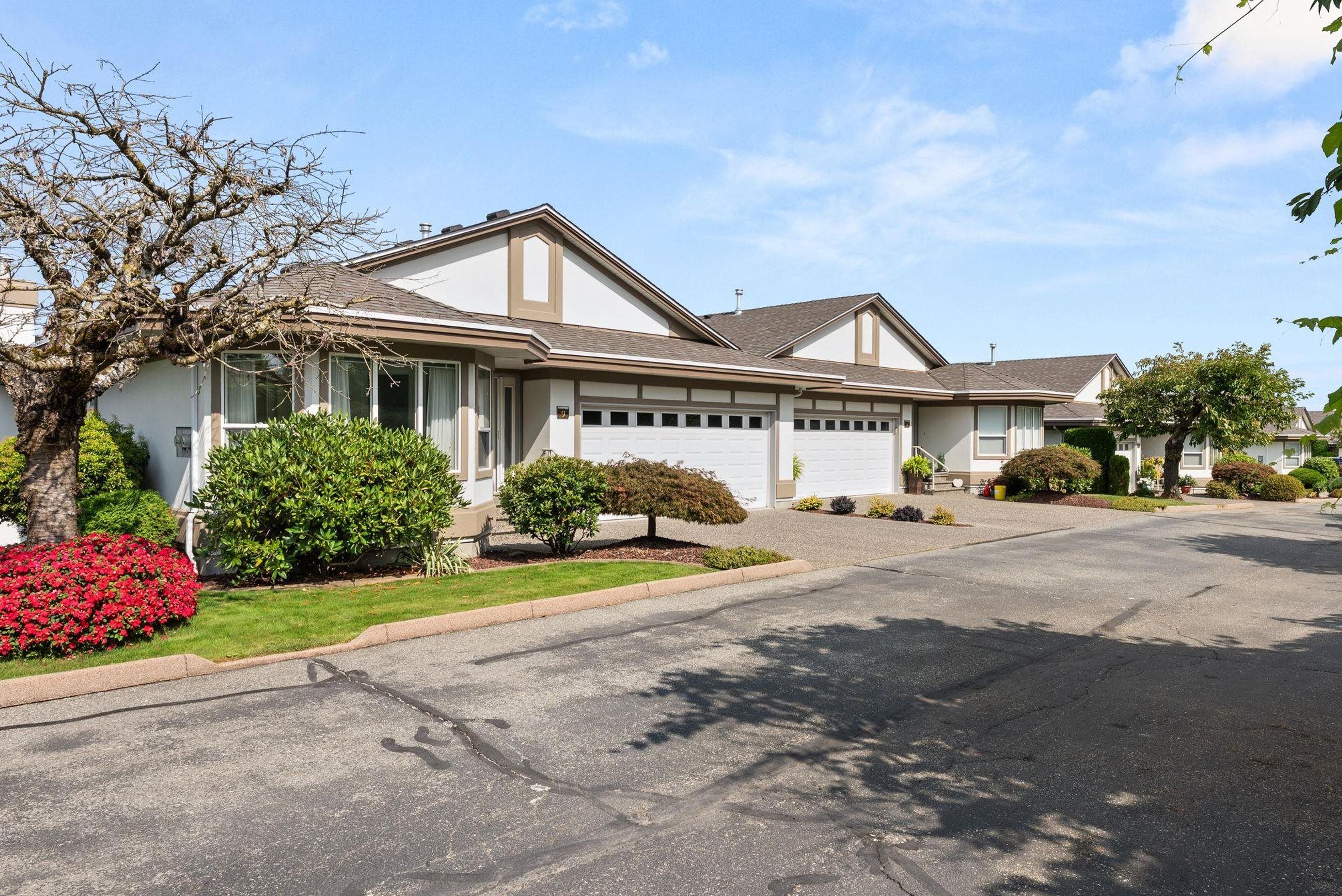 31445 Ridgeview Drive, Abbotsford - Exteriors - Full Complex View - Photo 2