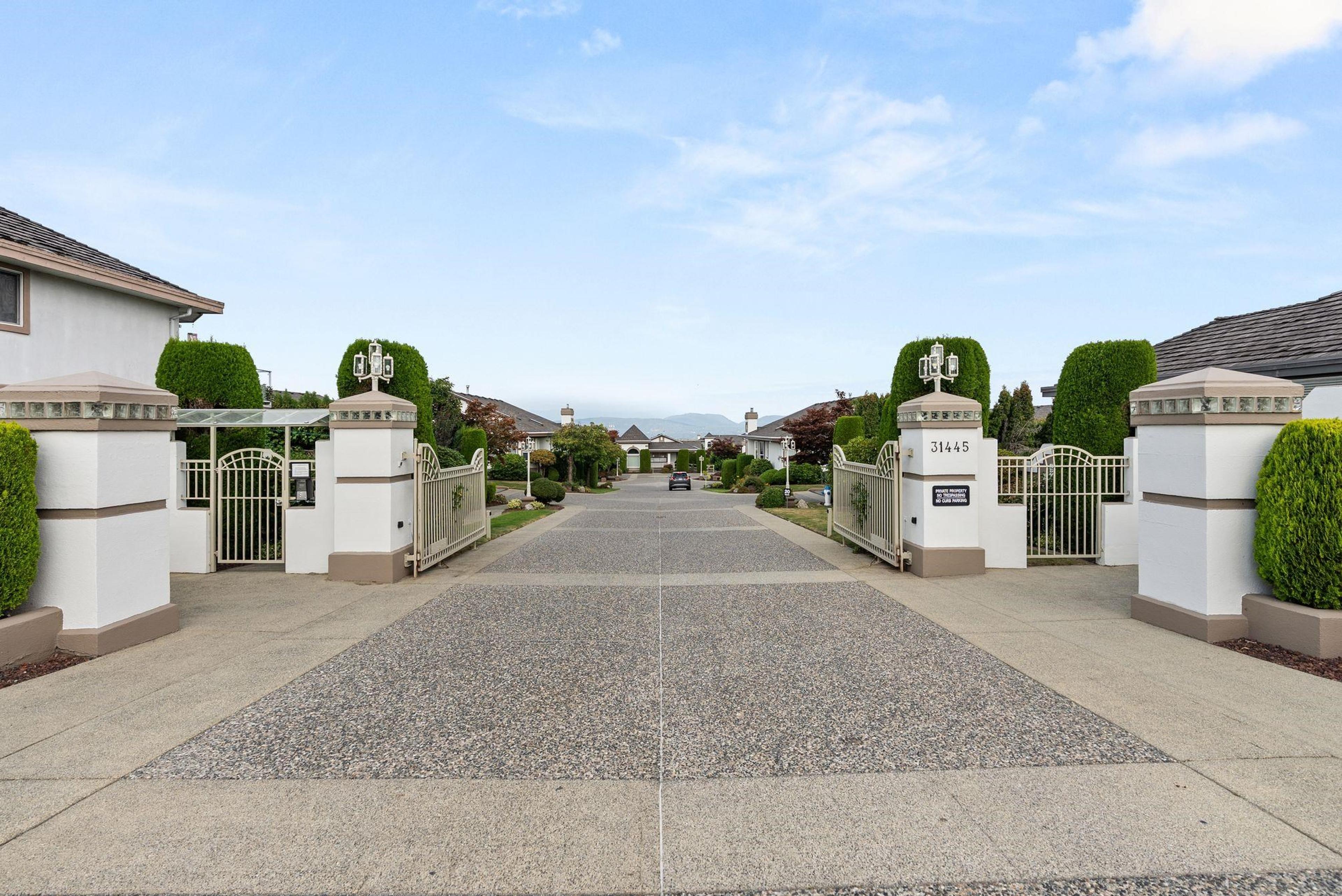 31445 Ridgeview Drive, Abbotsford - Exteriors - Full Complex View - Photo 3