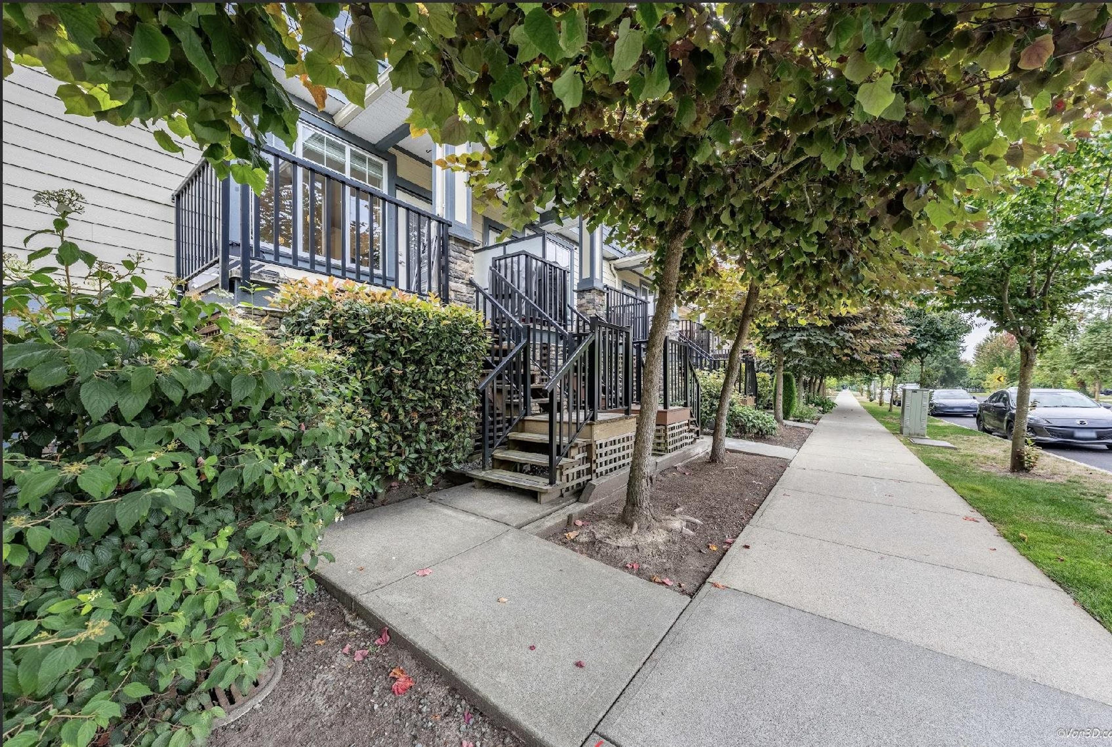 18818 71 Avenue, Surrey - Exteriors - Photo 2