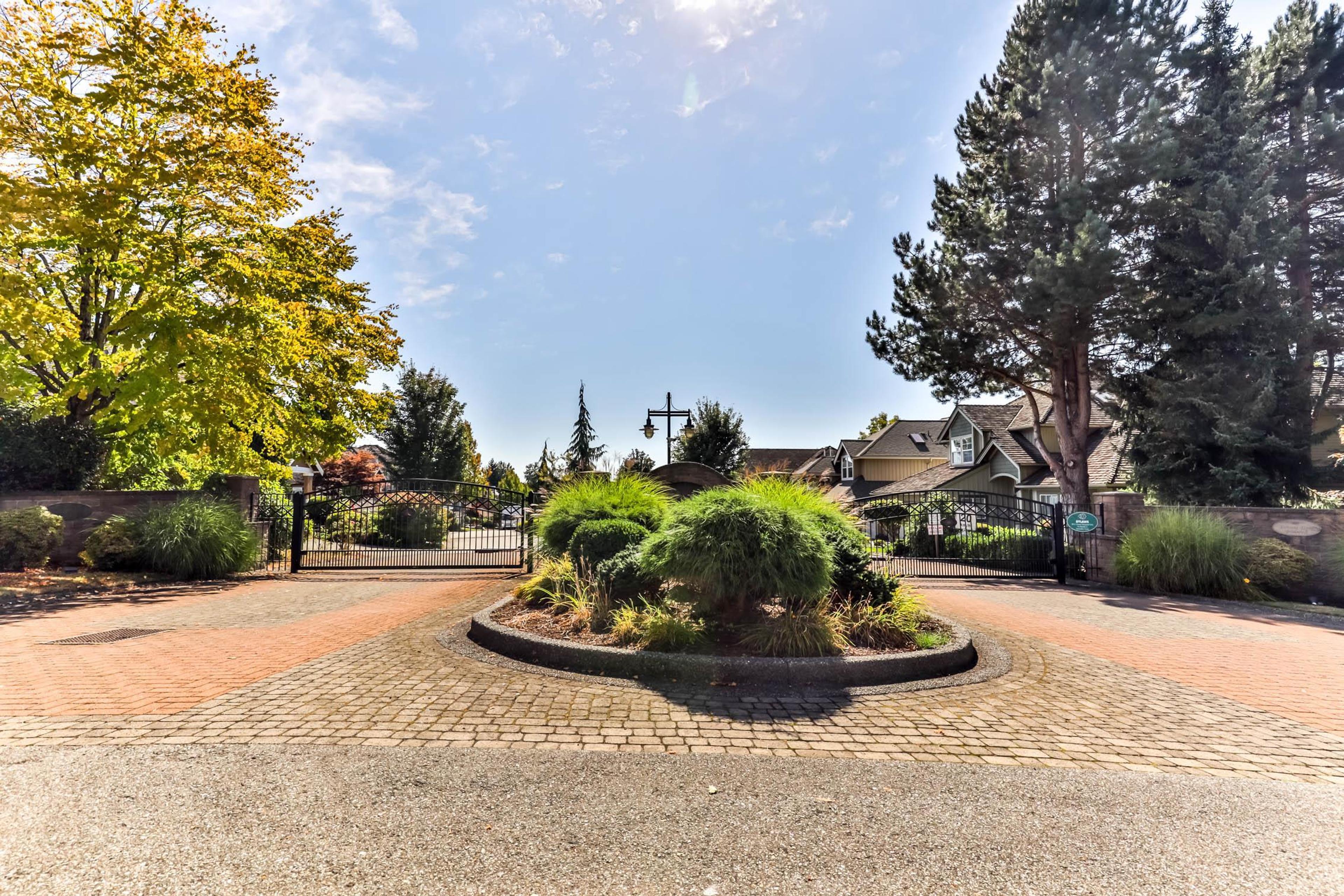 15350 Sequoia Drive, Surrey - Exteriors - Full Complex View - Photo 4