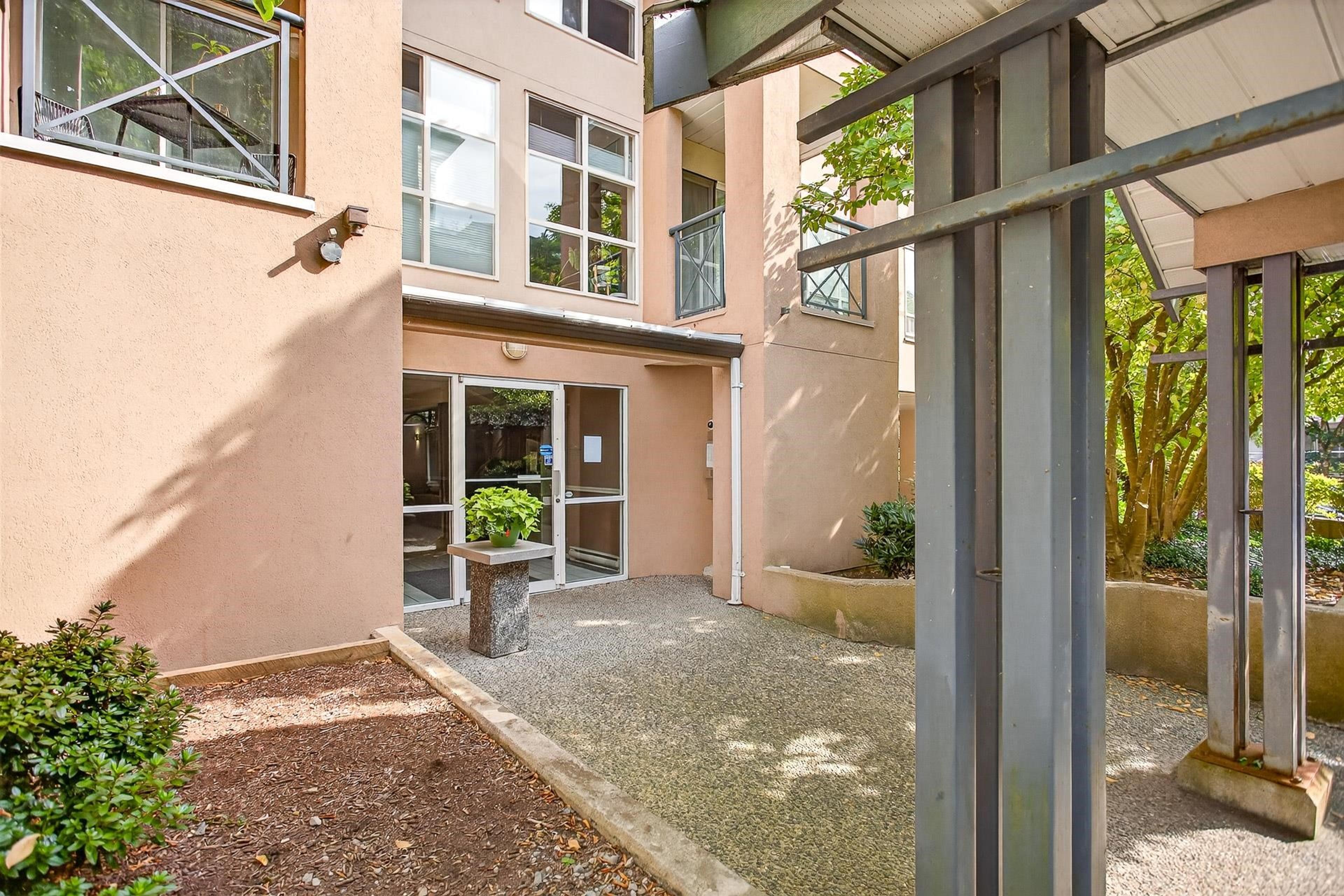 2437 Welcher Avenue, Port Coquitlam - Exteriors - Photo 3