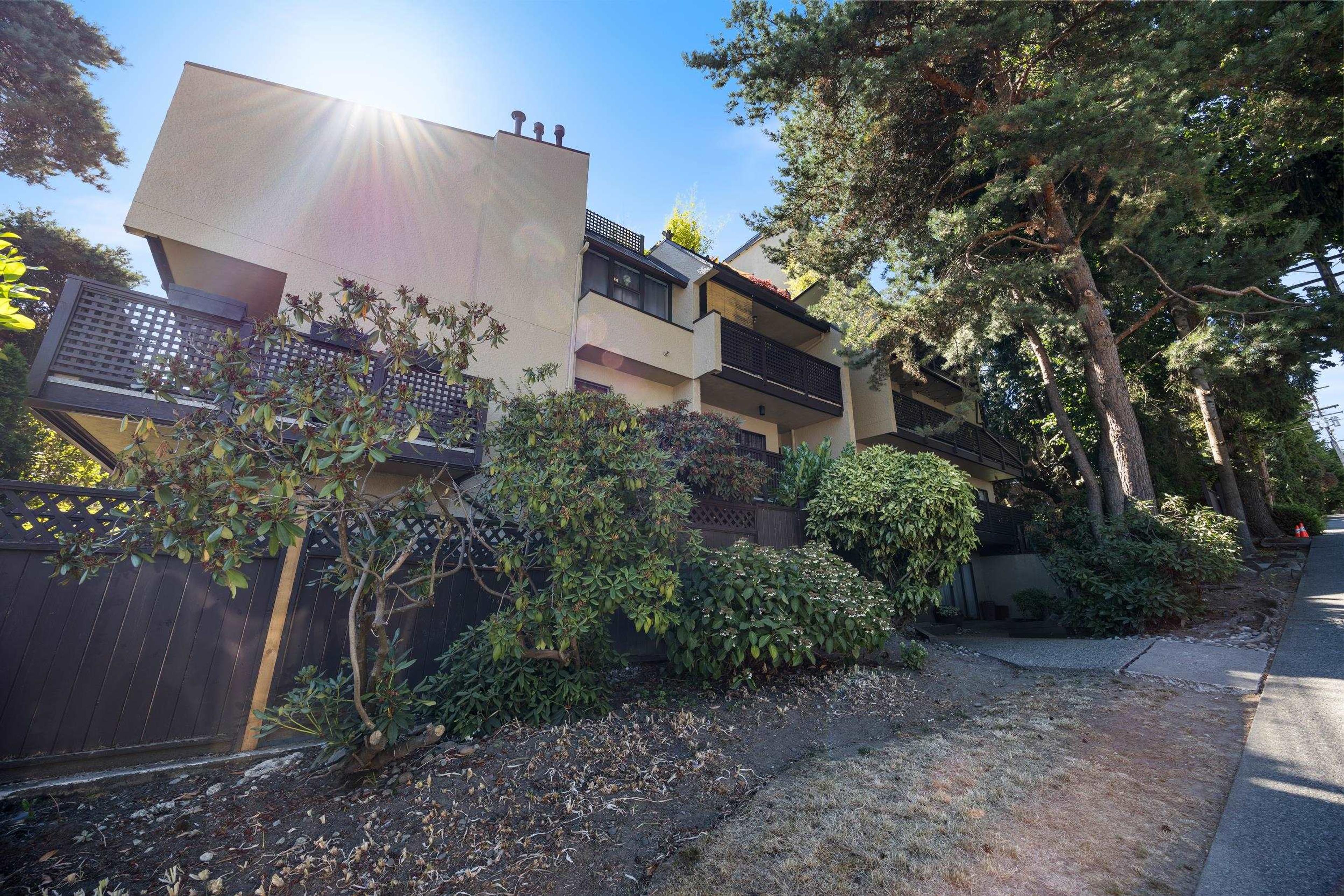 110 Seventh Street, New Westminster - Exteriors - Photo 1