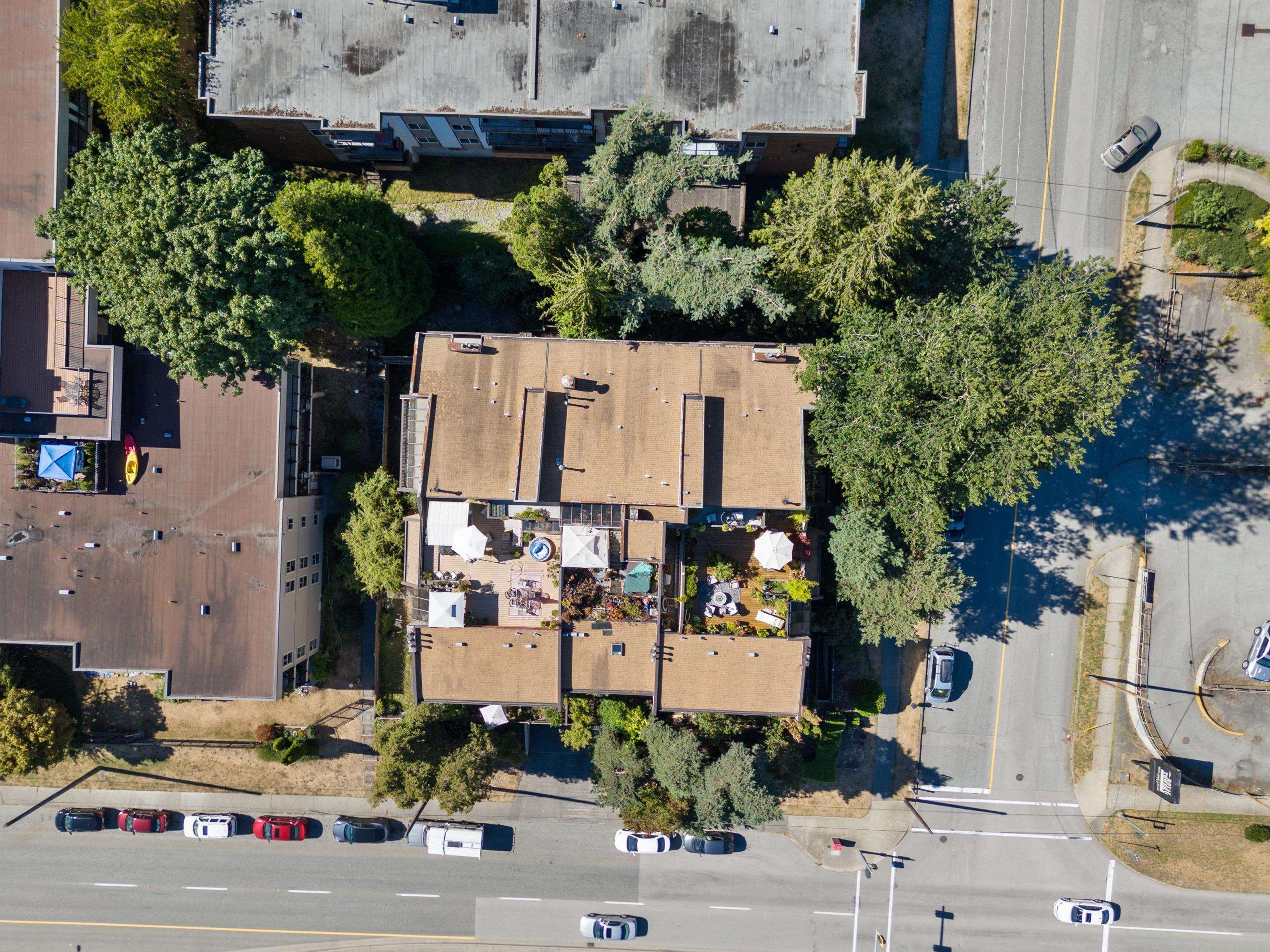 110 Seventh Street, New Westminster - Exteriors - Full Complex View, Drone/Aerial View - Photo 6