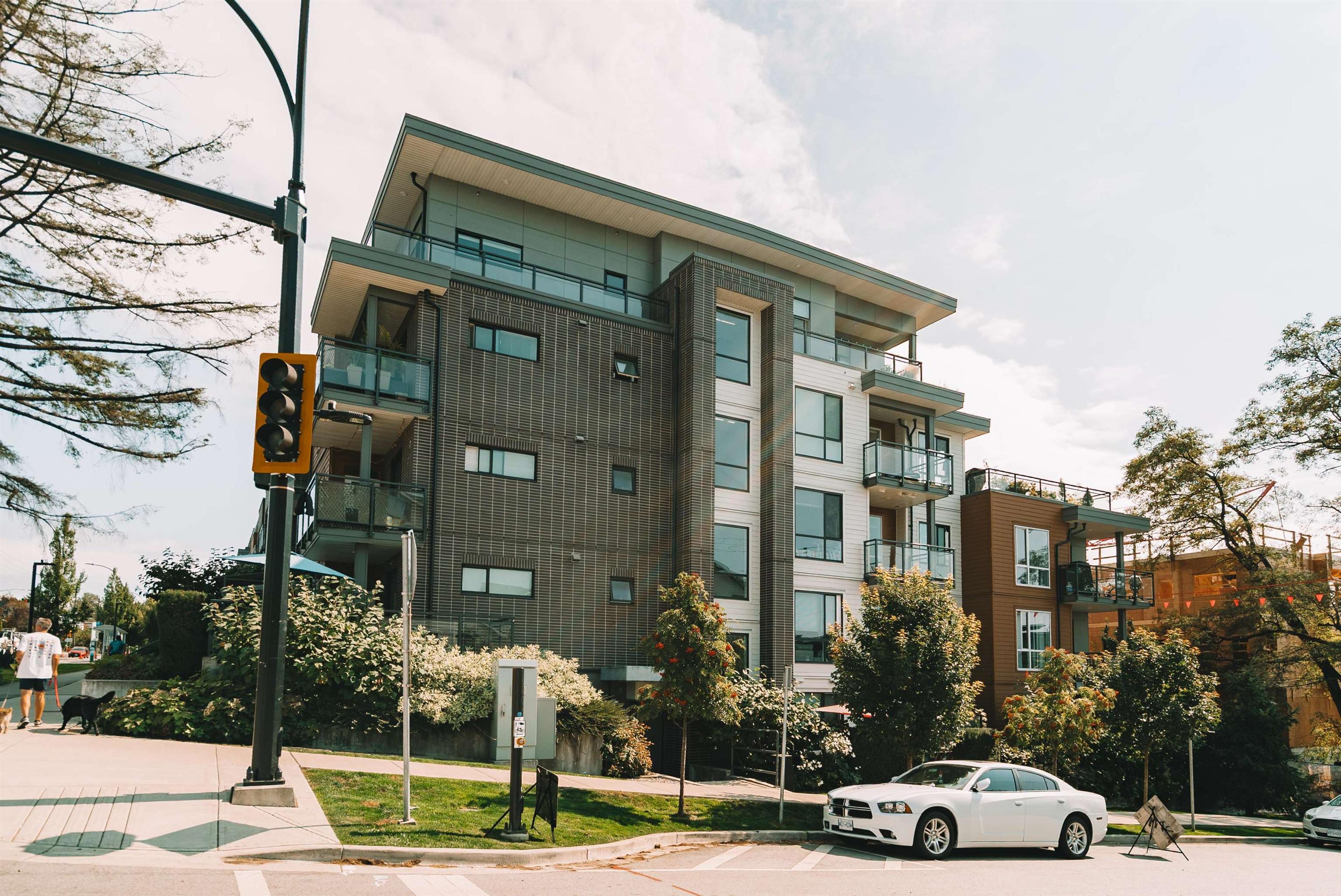 615 E 3rd Street, North Vancouver - Exteriors - Photo 2
