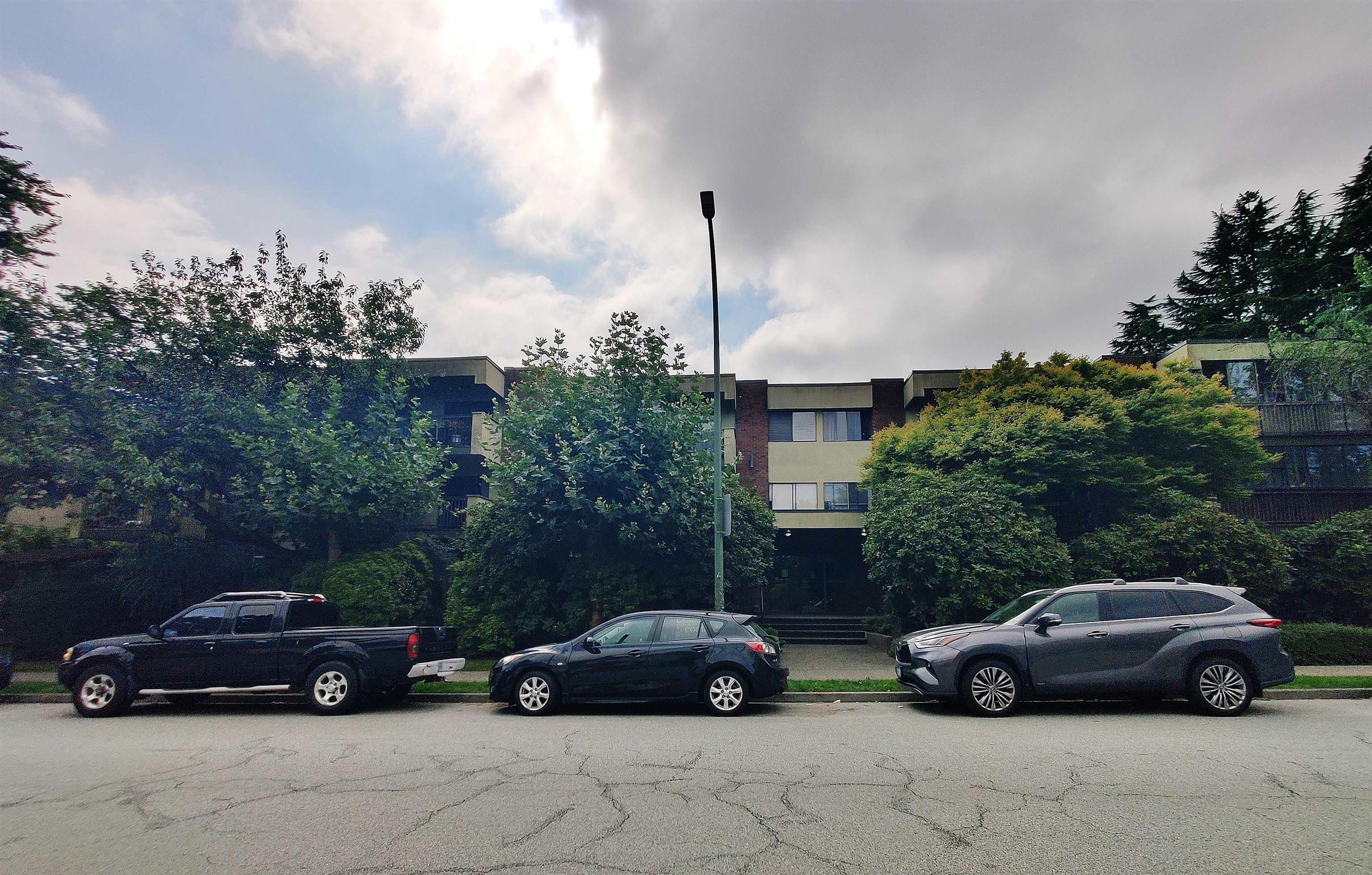 1420 E 7th Avenue, Vancouver - Exteriors - Full Complex View - Photo 4