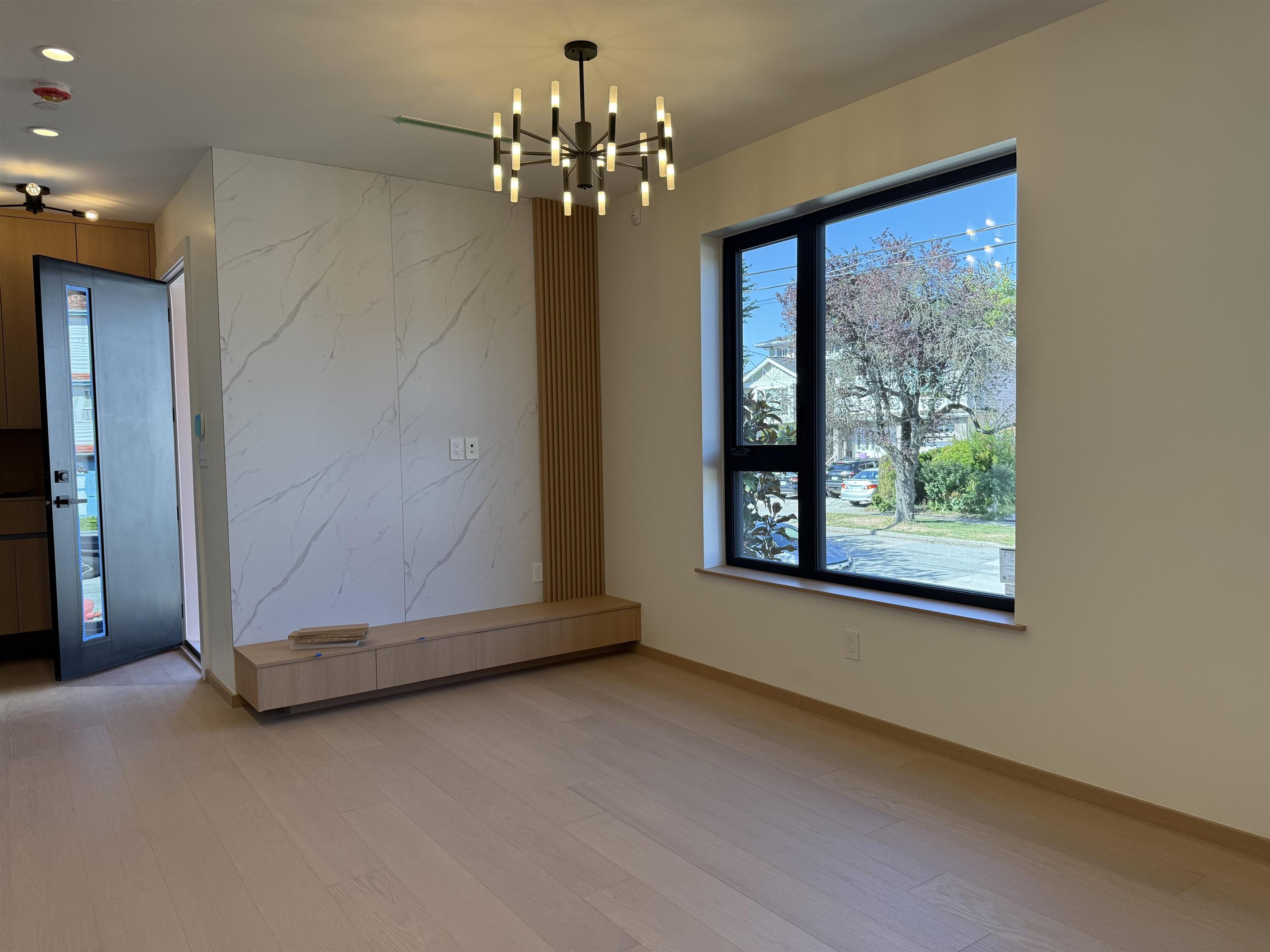 968 E 55th Avenue, Vancouver - Exteriors - Photo 1