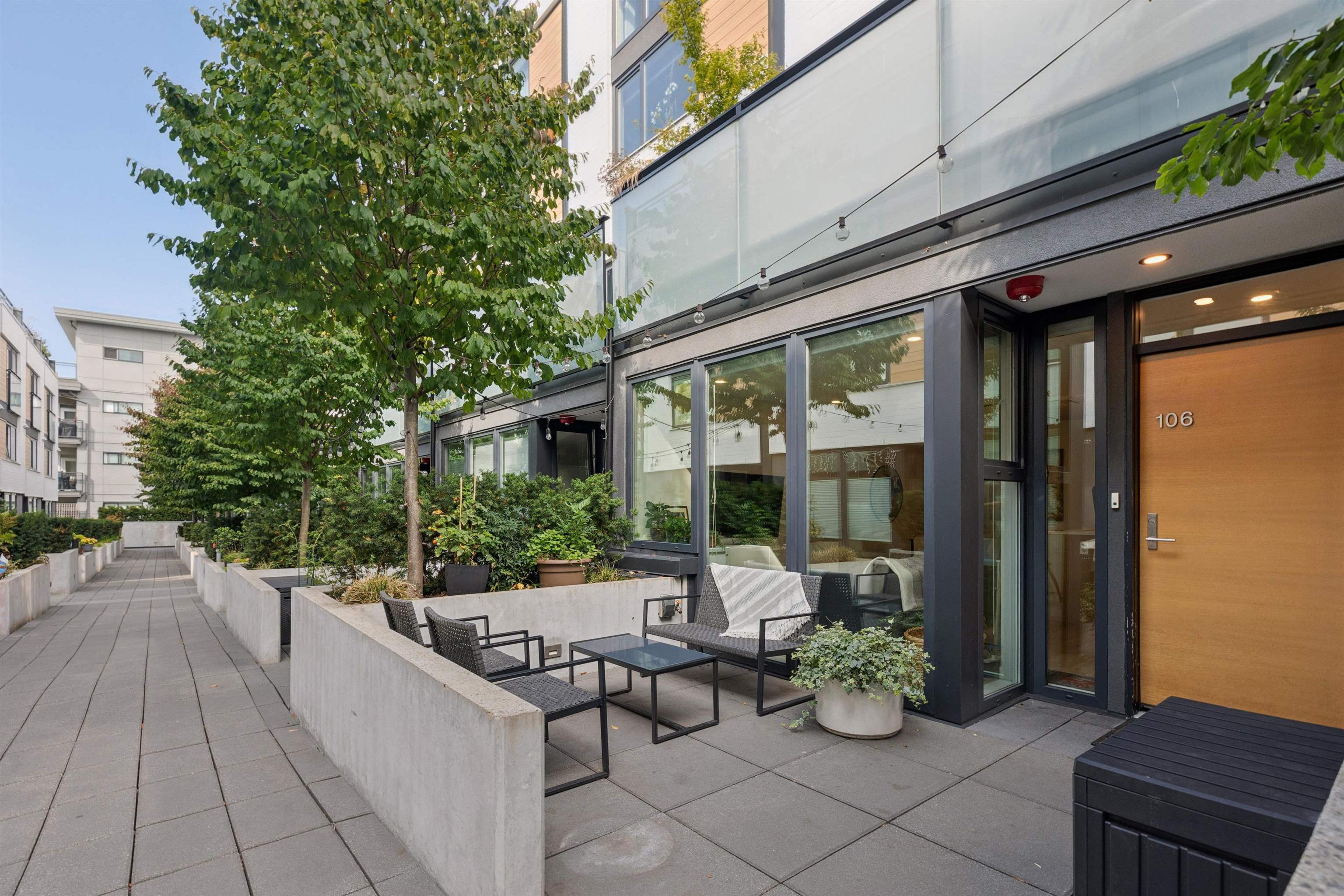 649 E 3rd Street, North Vancouver - Exteriors - Photo 1