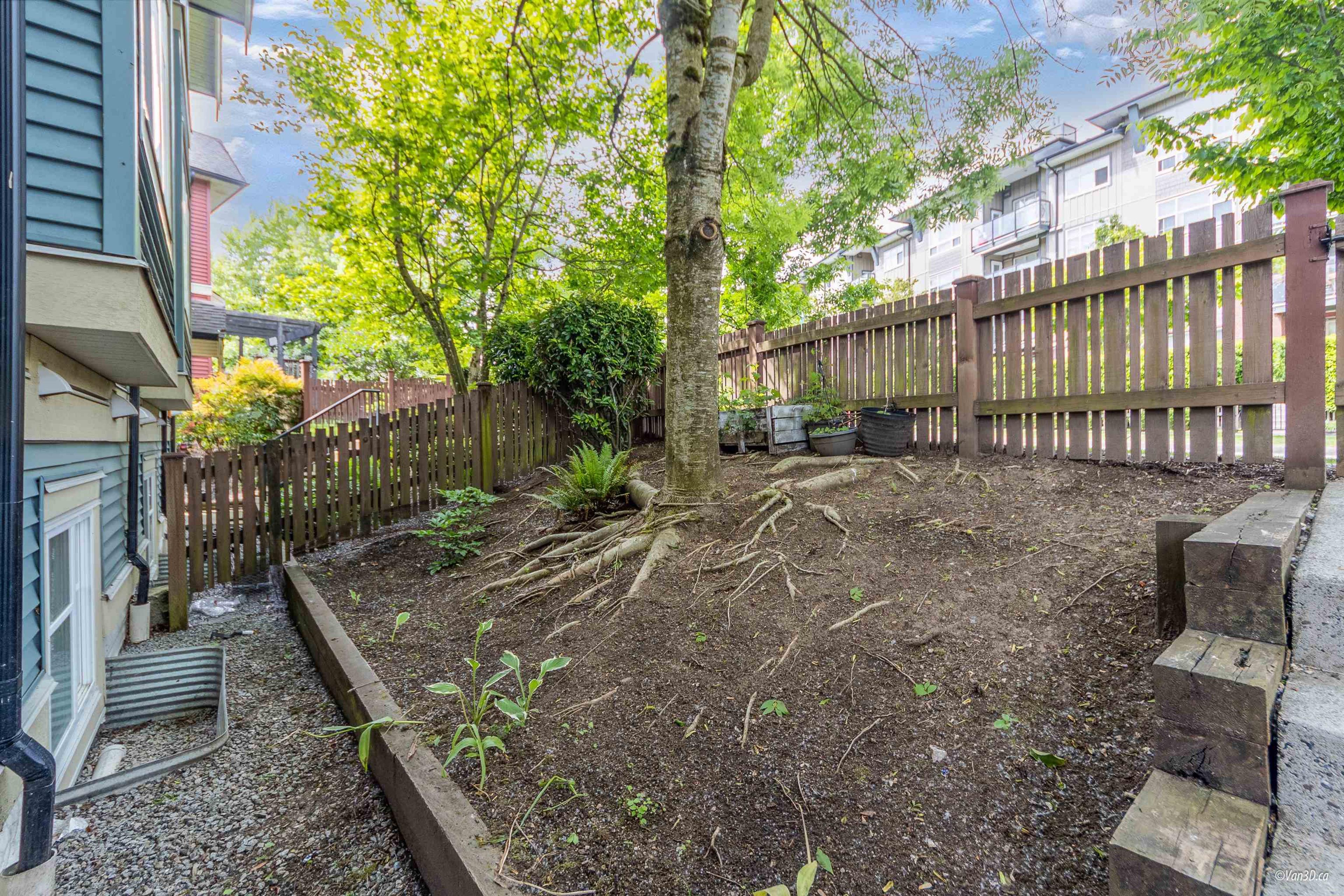 6635 192 Street, Surrey - Exteriors - Photo 4