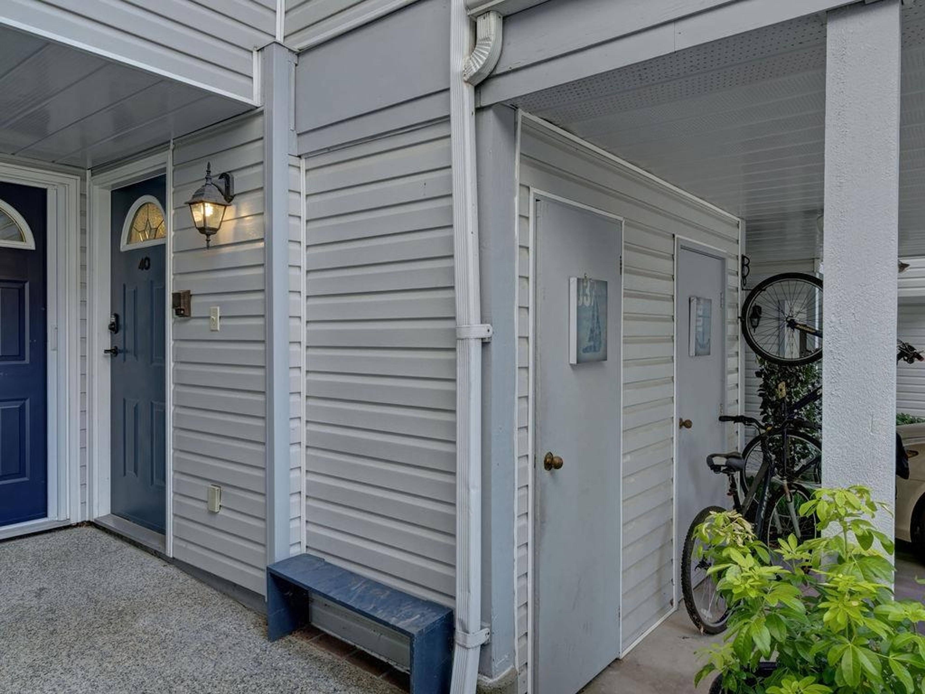 699 Dougall Road, Gibsons - Exteriors - Photo 2