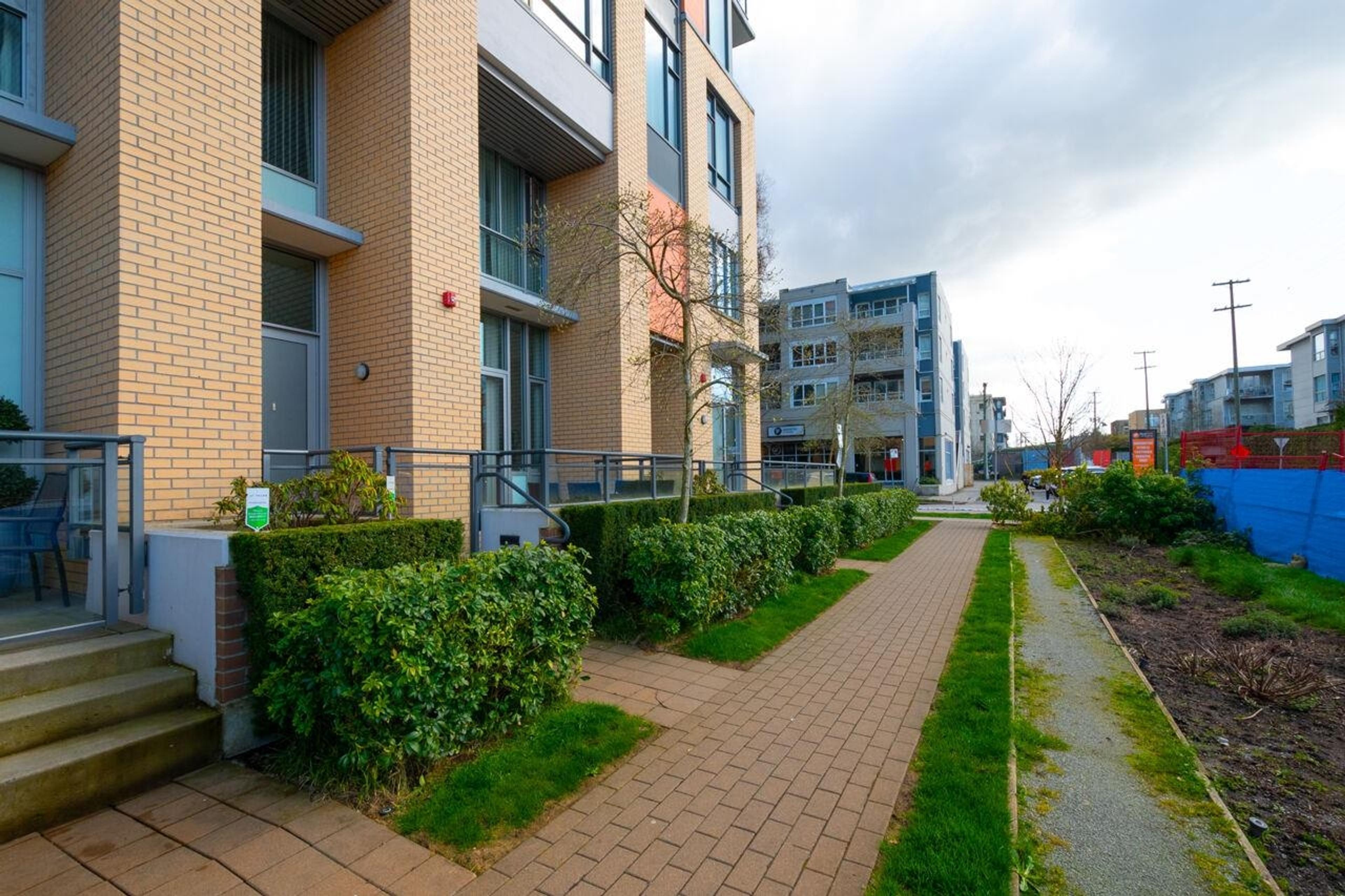 2063 W 10th Avenue, Vancouver - Exteriors - Photo 3