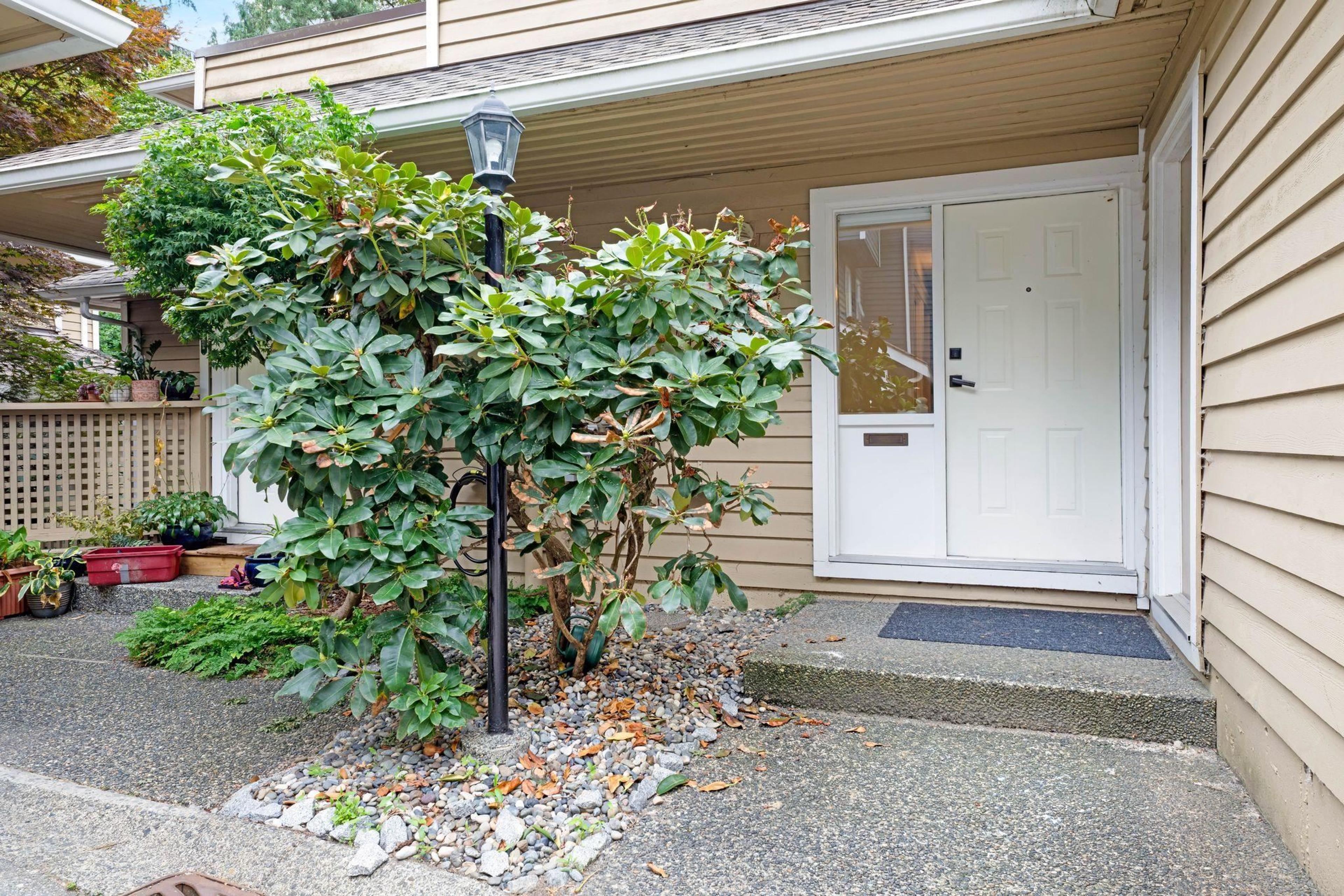 9000 Ash Grove Crescent, Burnaby - Exteriors - Photo 2