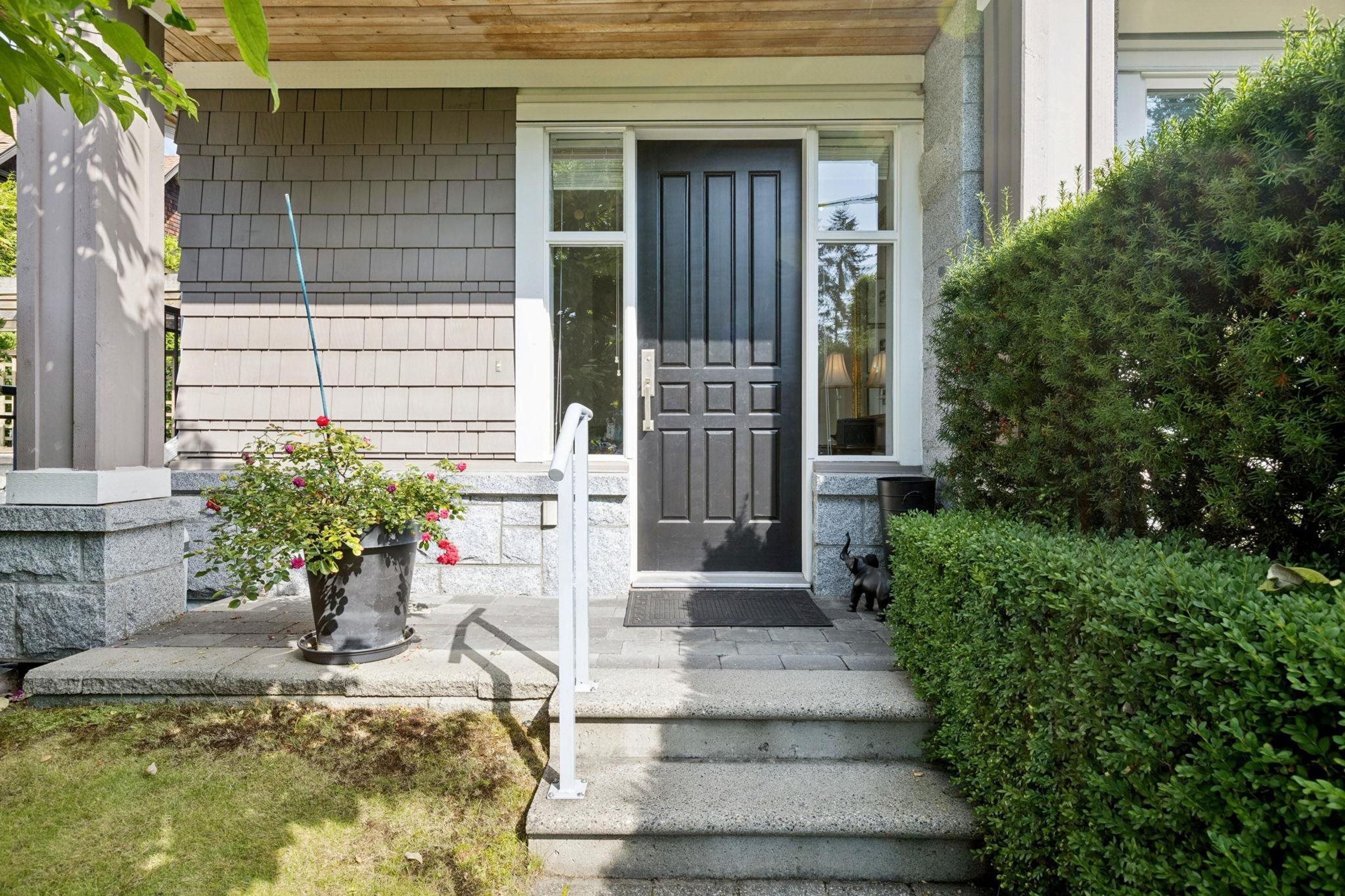 2129 Gordon Avenue, West Vancouver - Exteriors - Photo 1