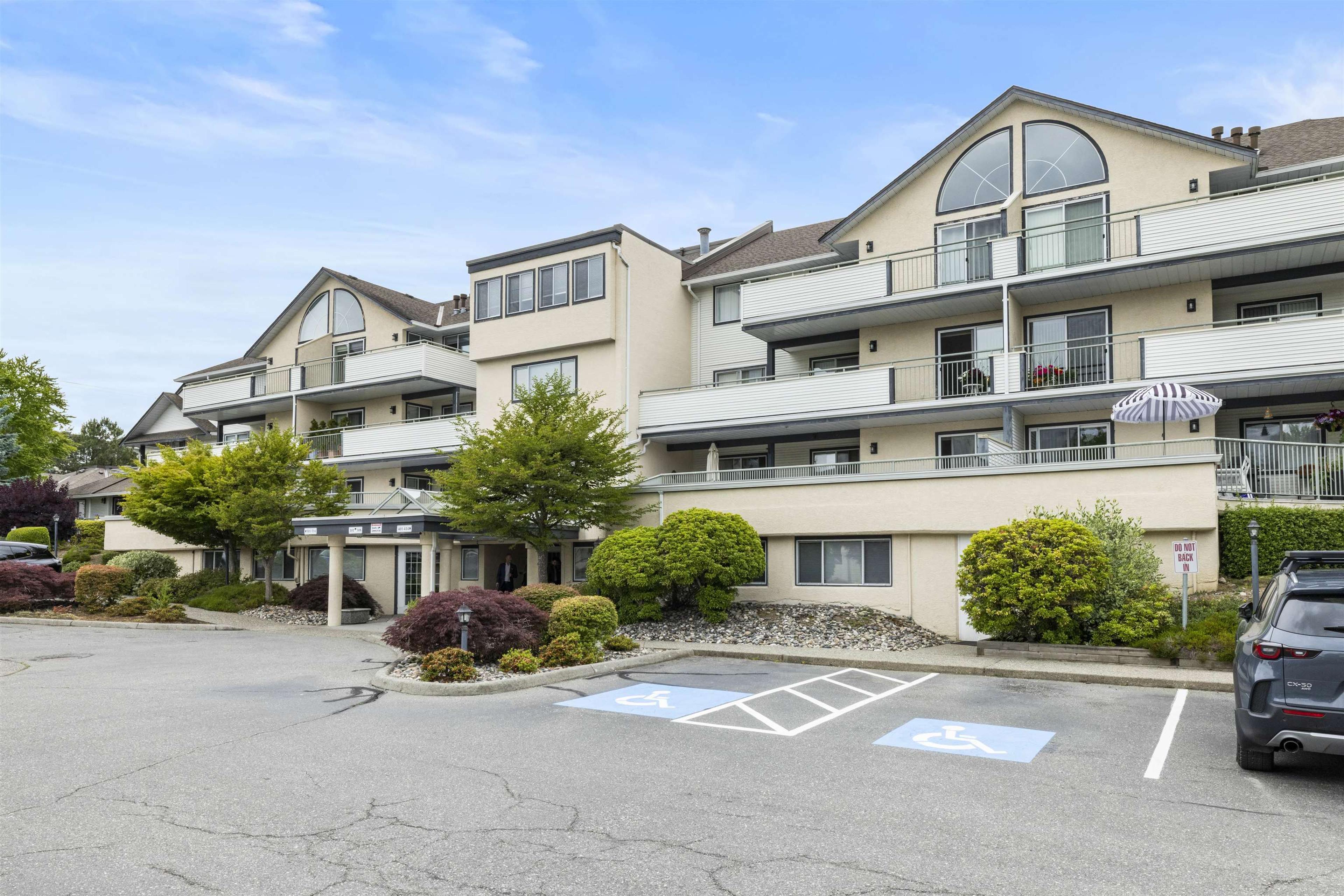 19645 64 Avenue, Langley - Exteriors - Photo 2