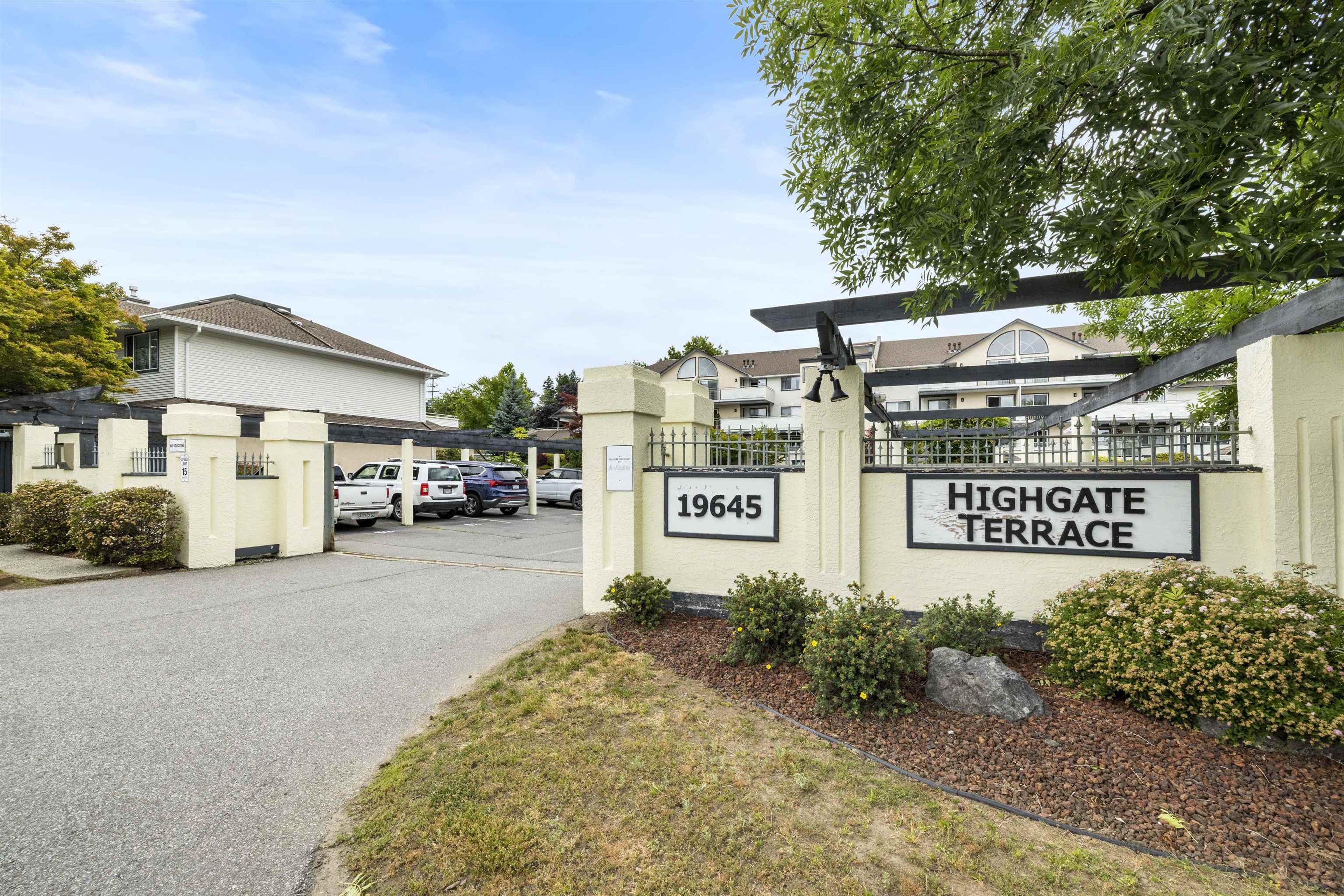 19645 64 Avenue, Langley - Exteriors - Full Complex View - Photo 4