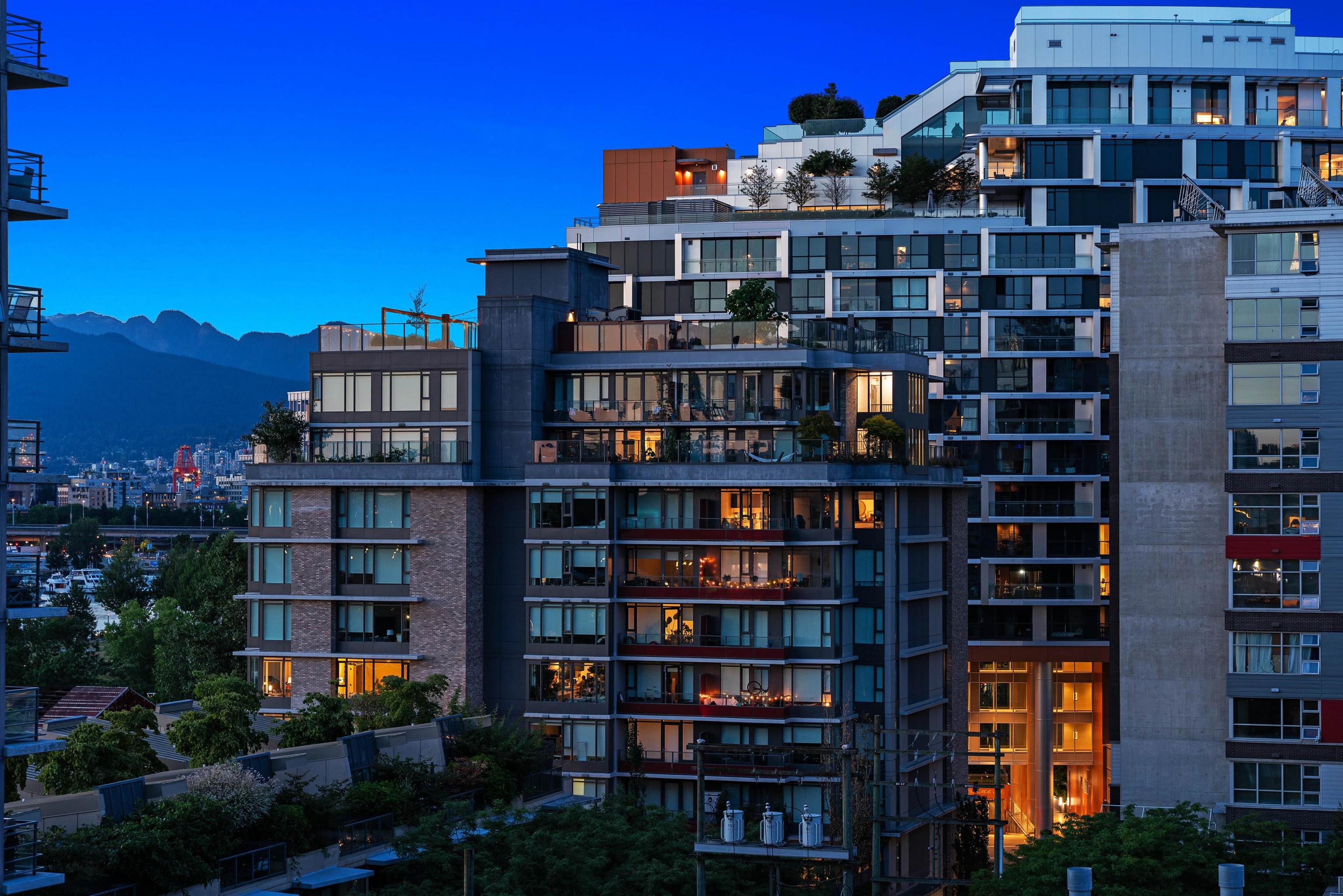 1887 Crowe Street, Vancouver - Exteriors - Full Complex View - Photo 2