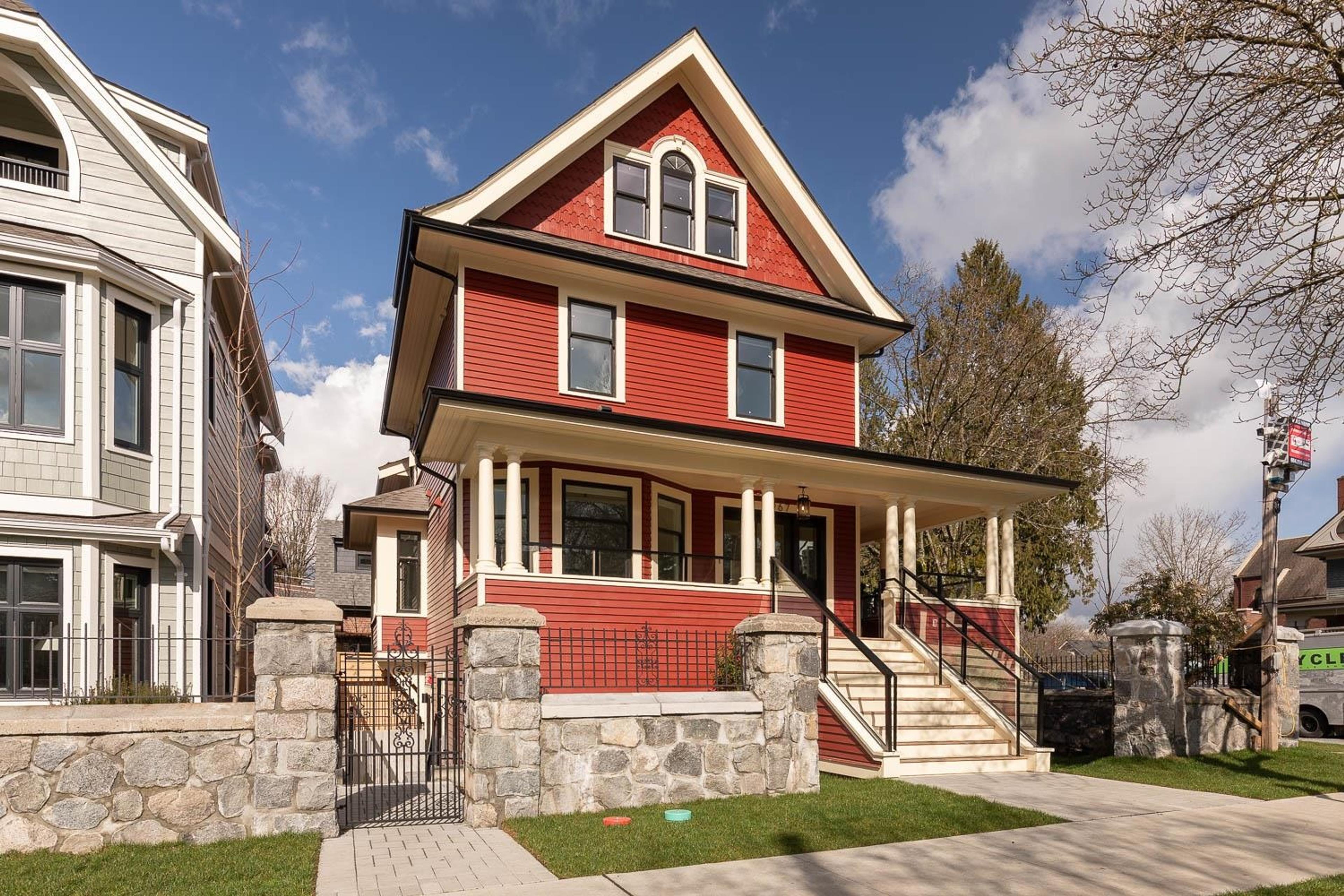 1081 Semlin Drive, Vancouver - Exteriors - Photo 2