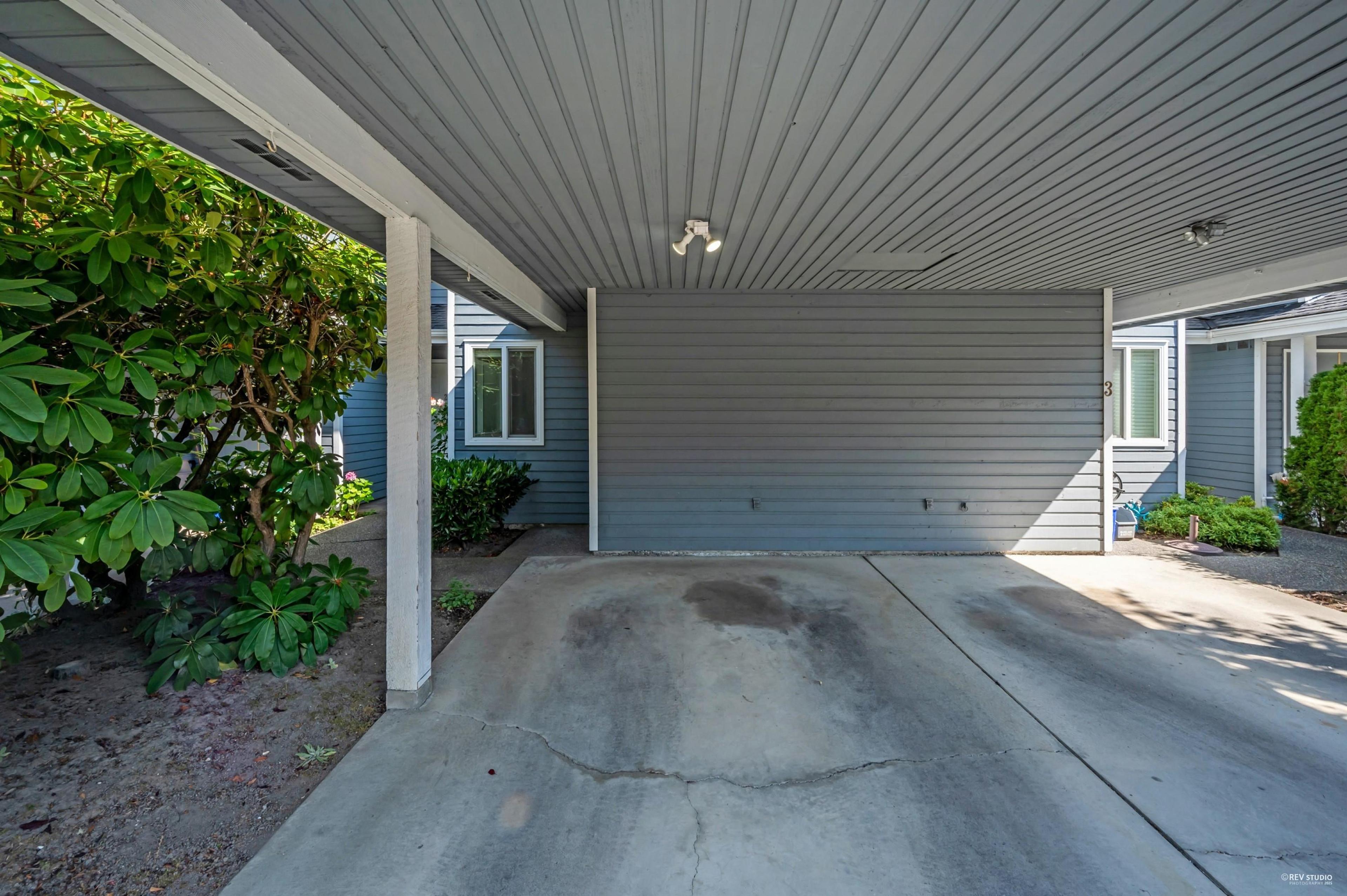 7240 Langton Road, Richmond - Exteriors - Photo 3