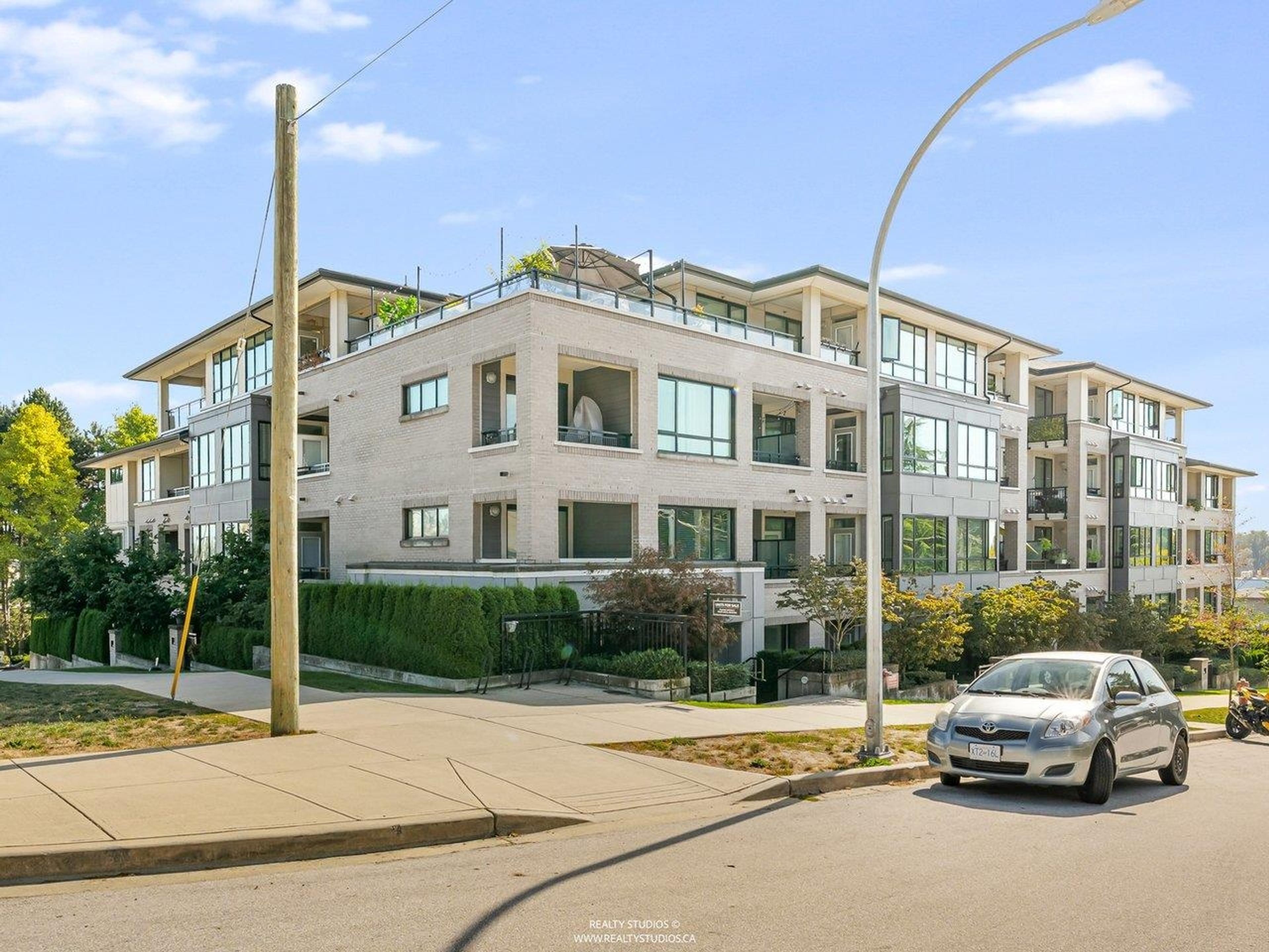 1306 Fifth Avenue, New Westminster - Exteriors - Full Complex View - Photo 3