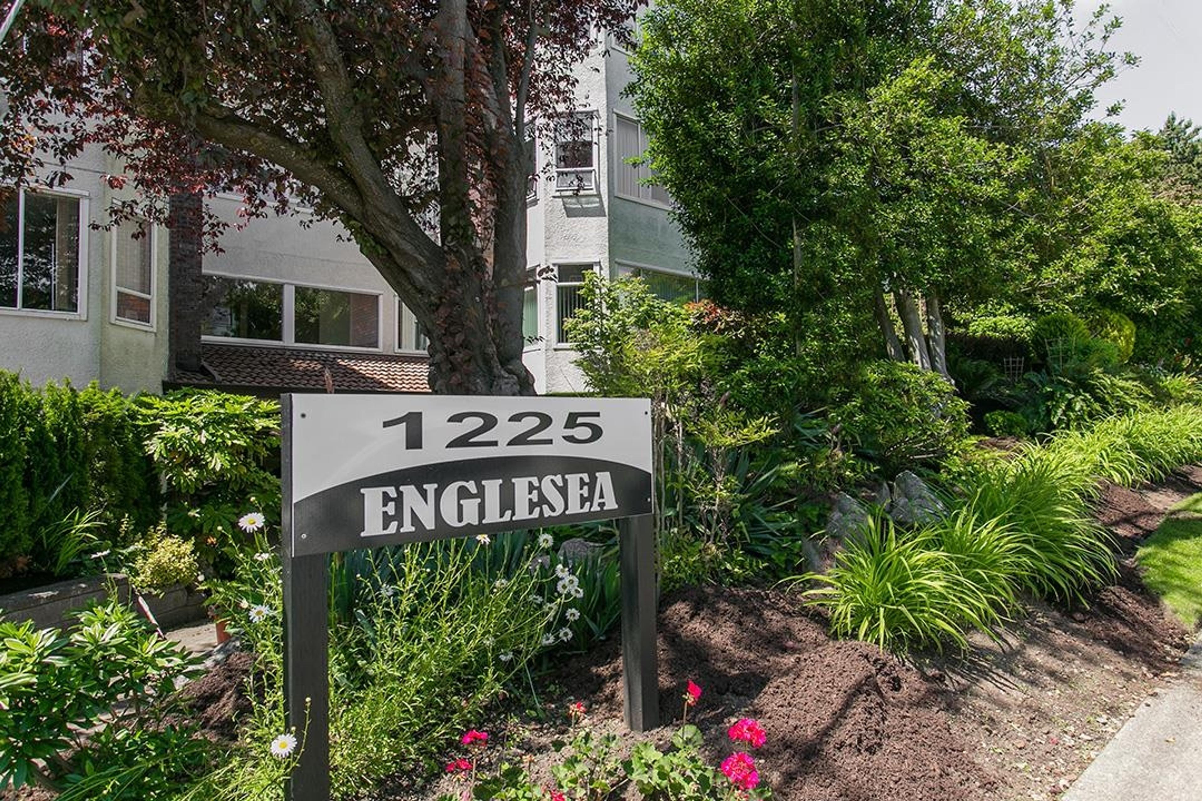 1225 Merklin Street, White Rock - Exteriors - Photo 1