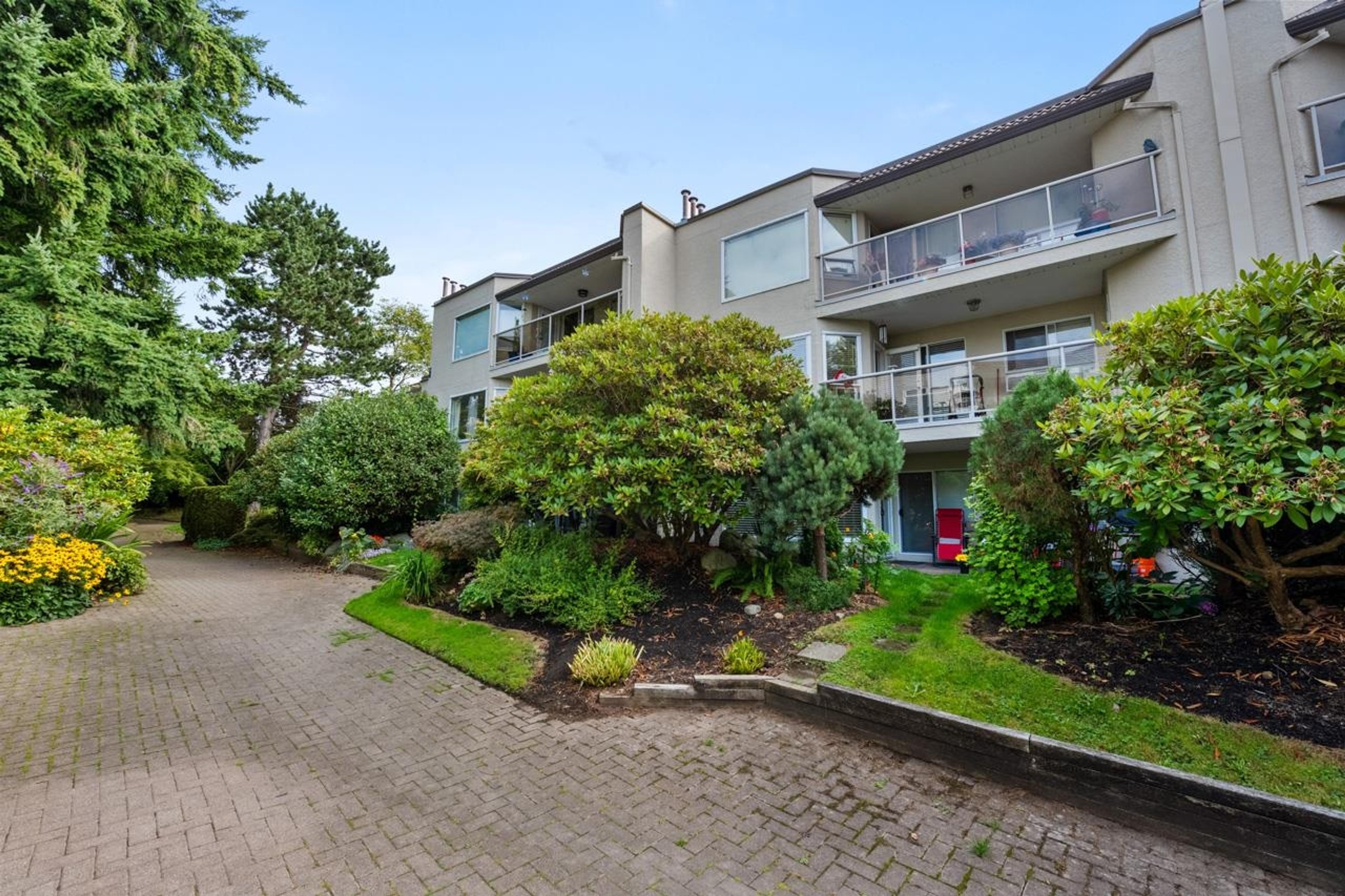 1225 Merklin Street, White Rock - Exteriors - Photo 3