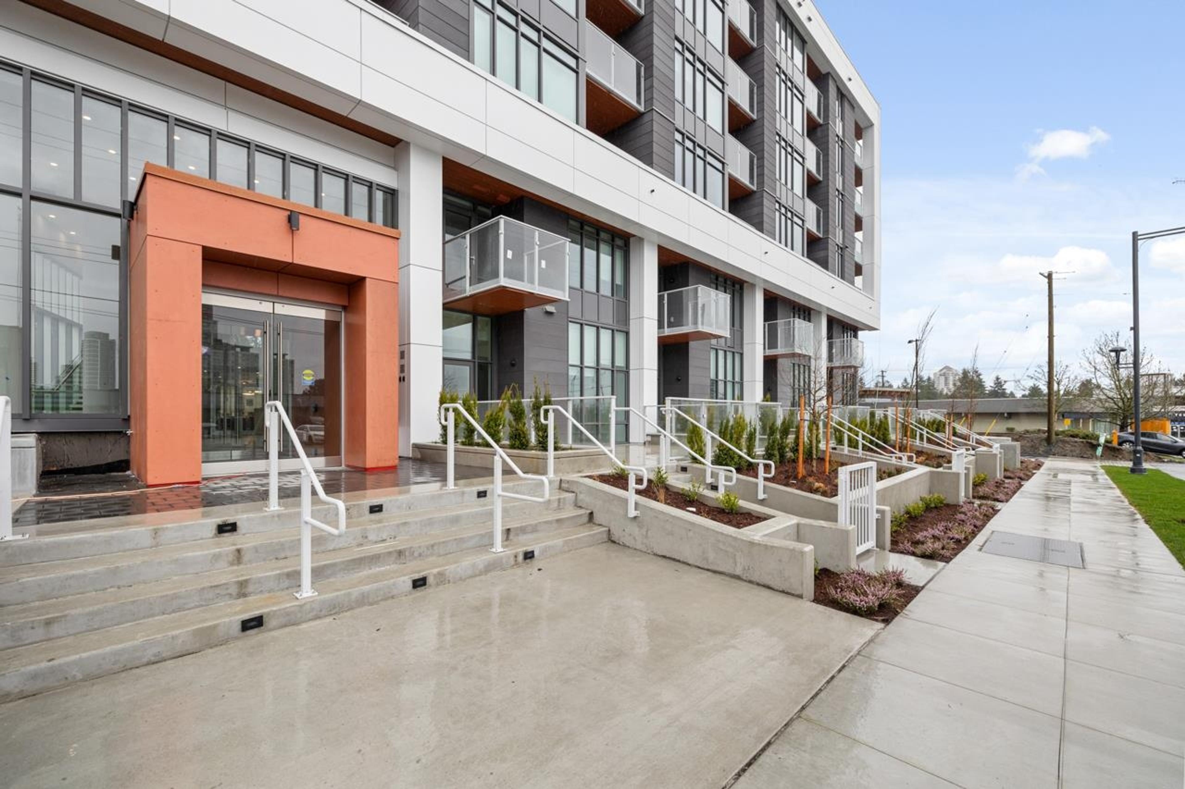 10428 Whalley Boulevard, Surrey - Exteriors - Photo 1