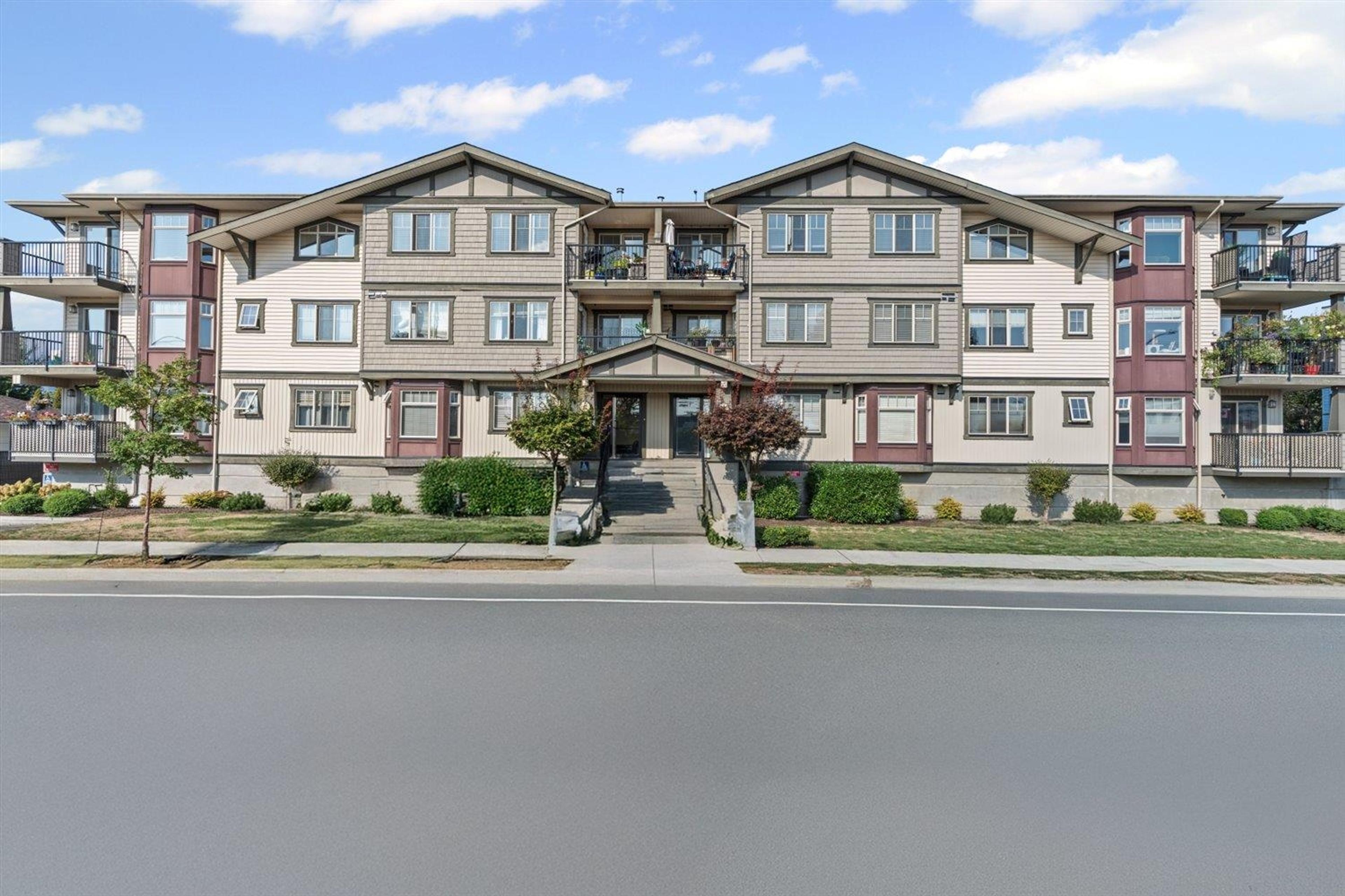 45535 Spadina Avenue, Chilliwack - Exteriors - Photo 1