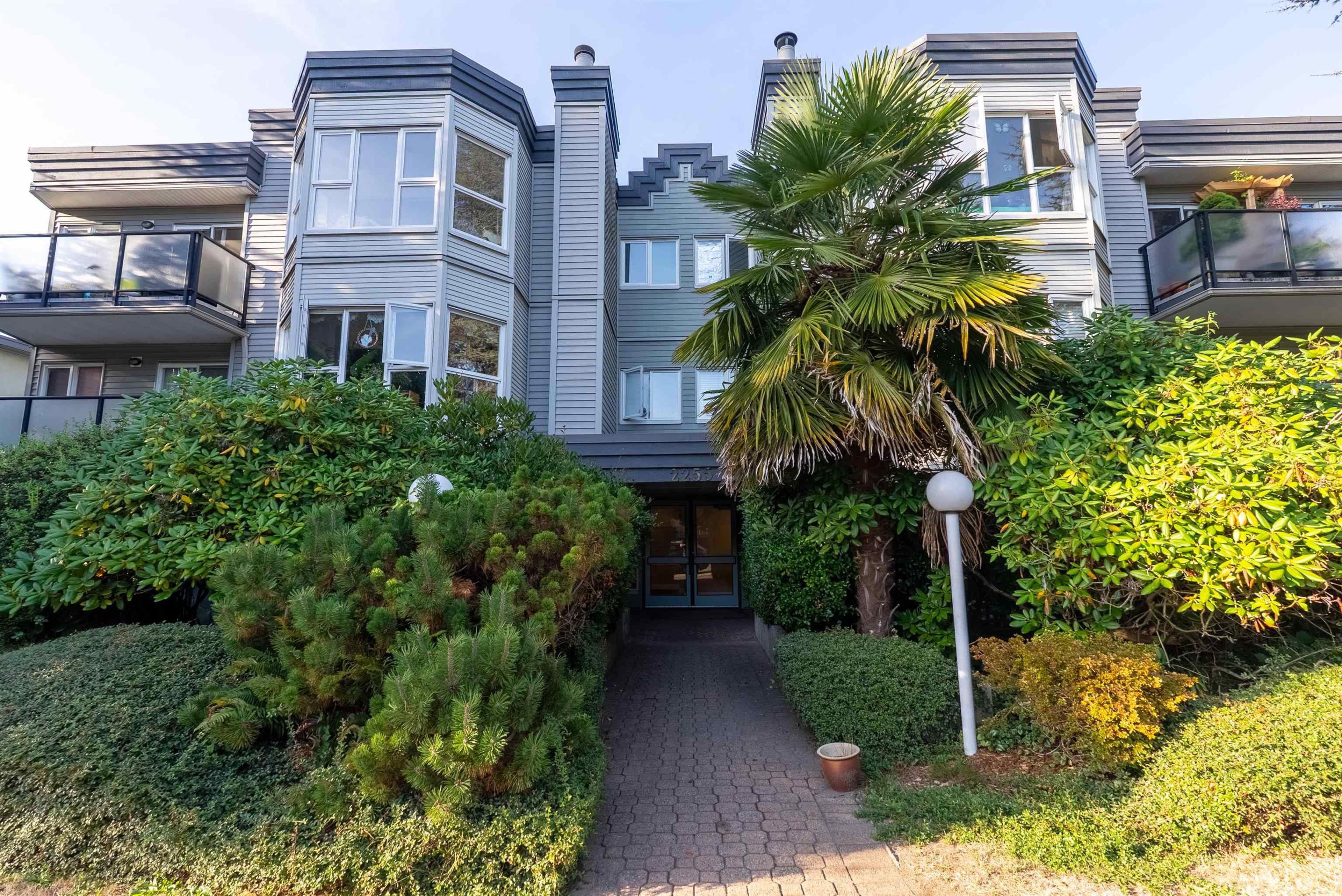 2255 Eton Street, Vancouver - Exteriors - Photo 2