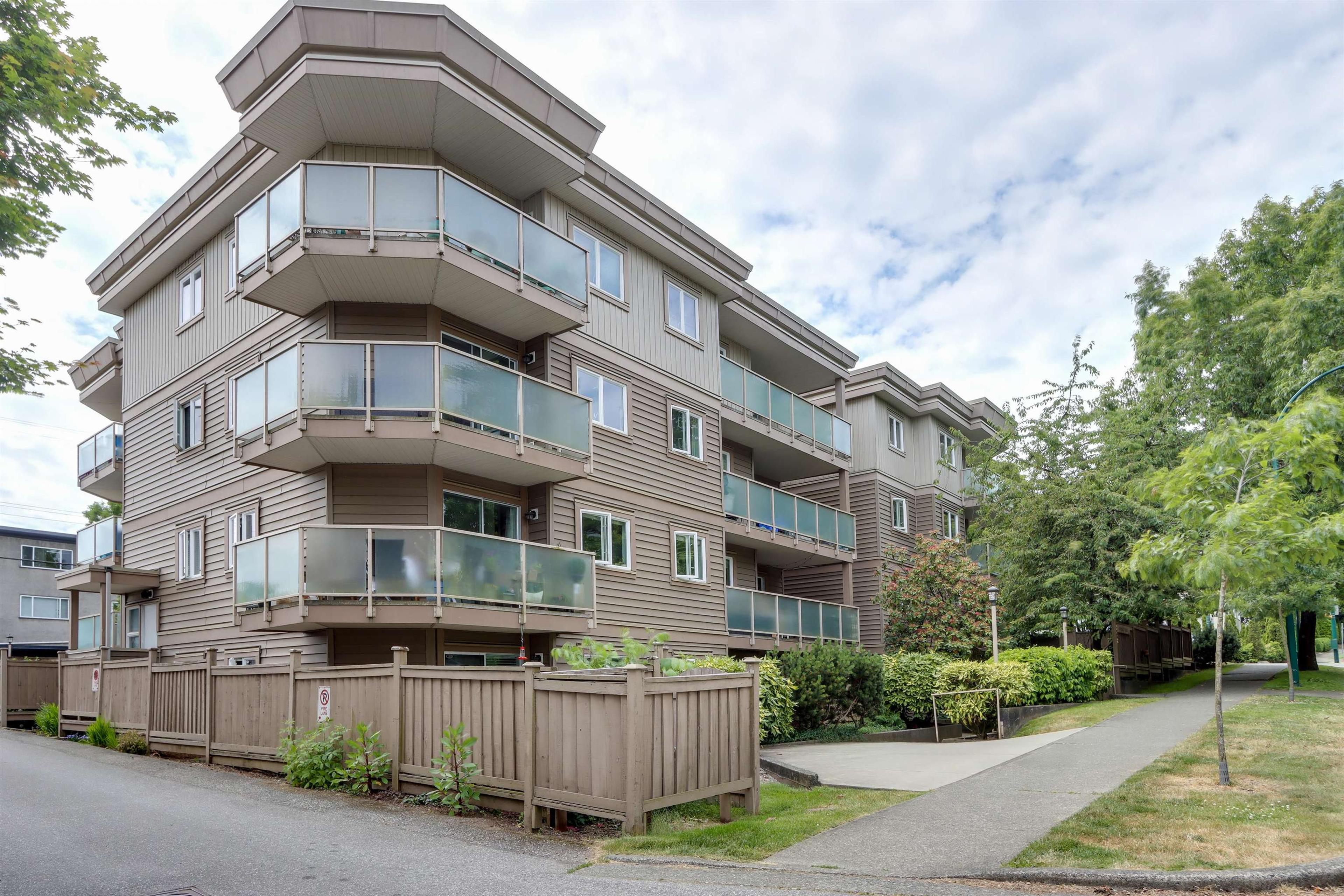 998 W 19th Avenue, Vancouver - Exteriors - Photo 1