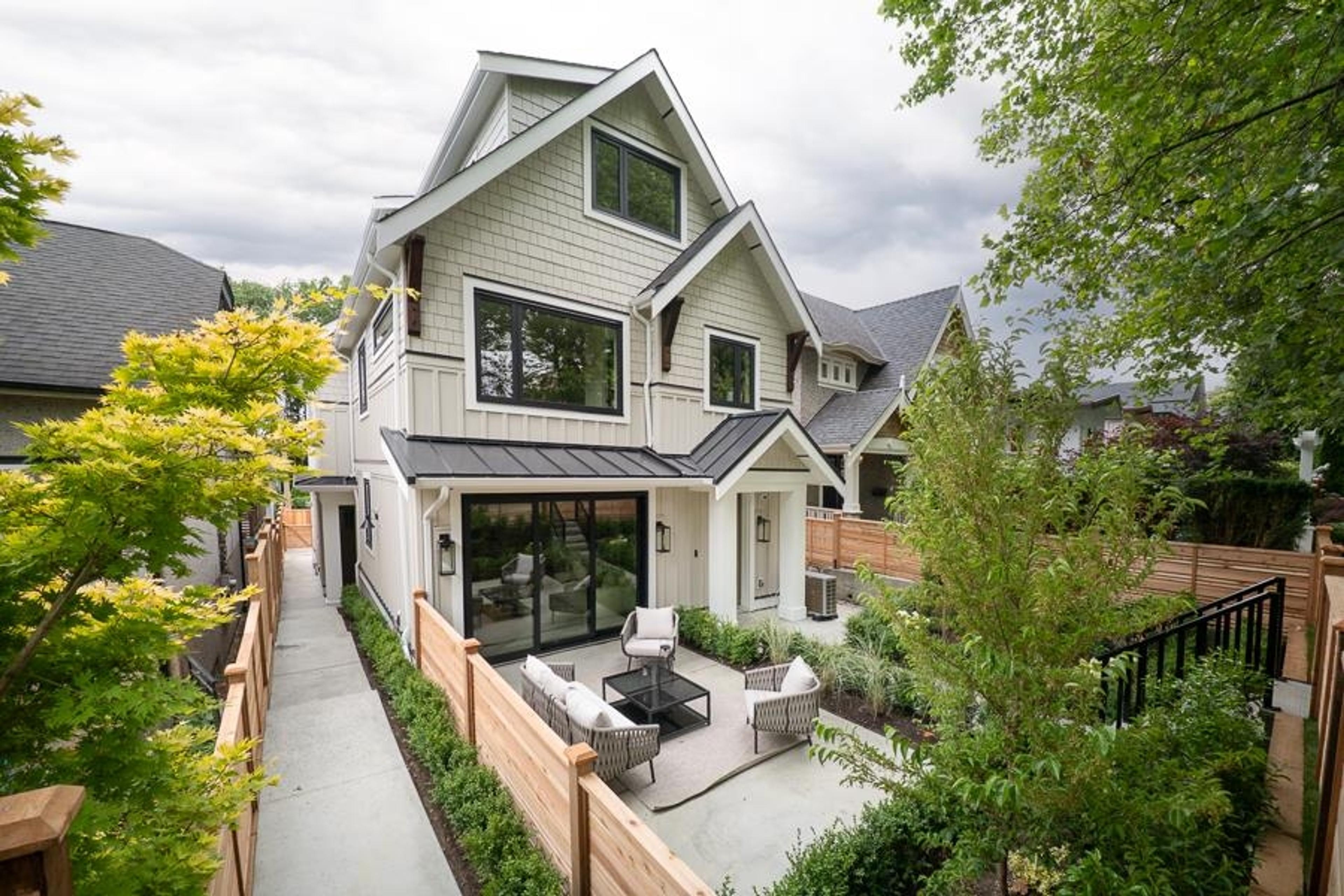 2154 E. 6 Avenue, Vancouver - Exteriors - Photo 1