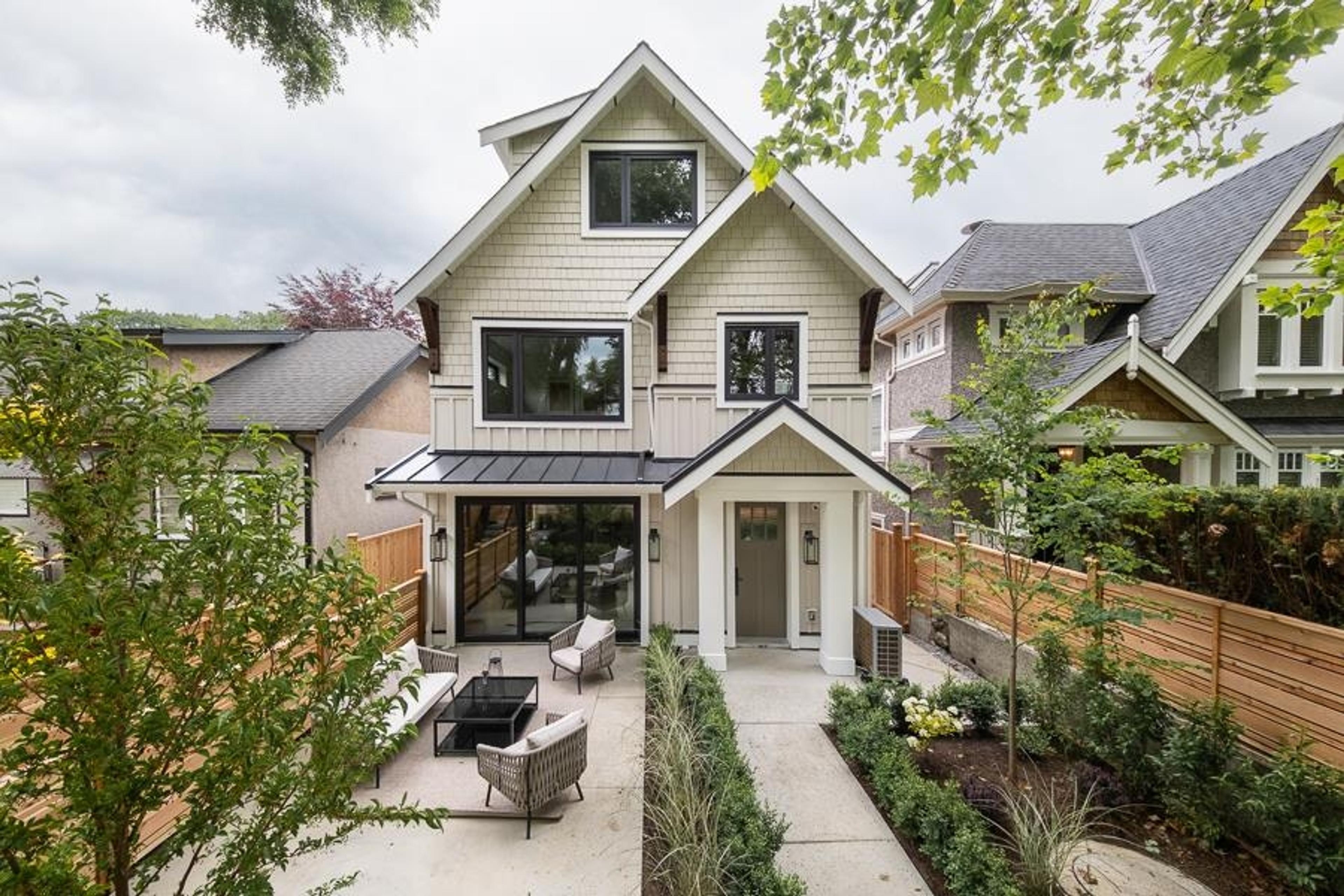 2154 E. 6 Avenue, Vancouver - Exteriors - Photo 2