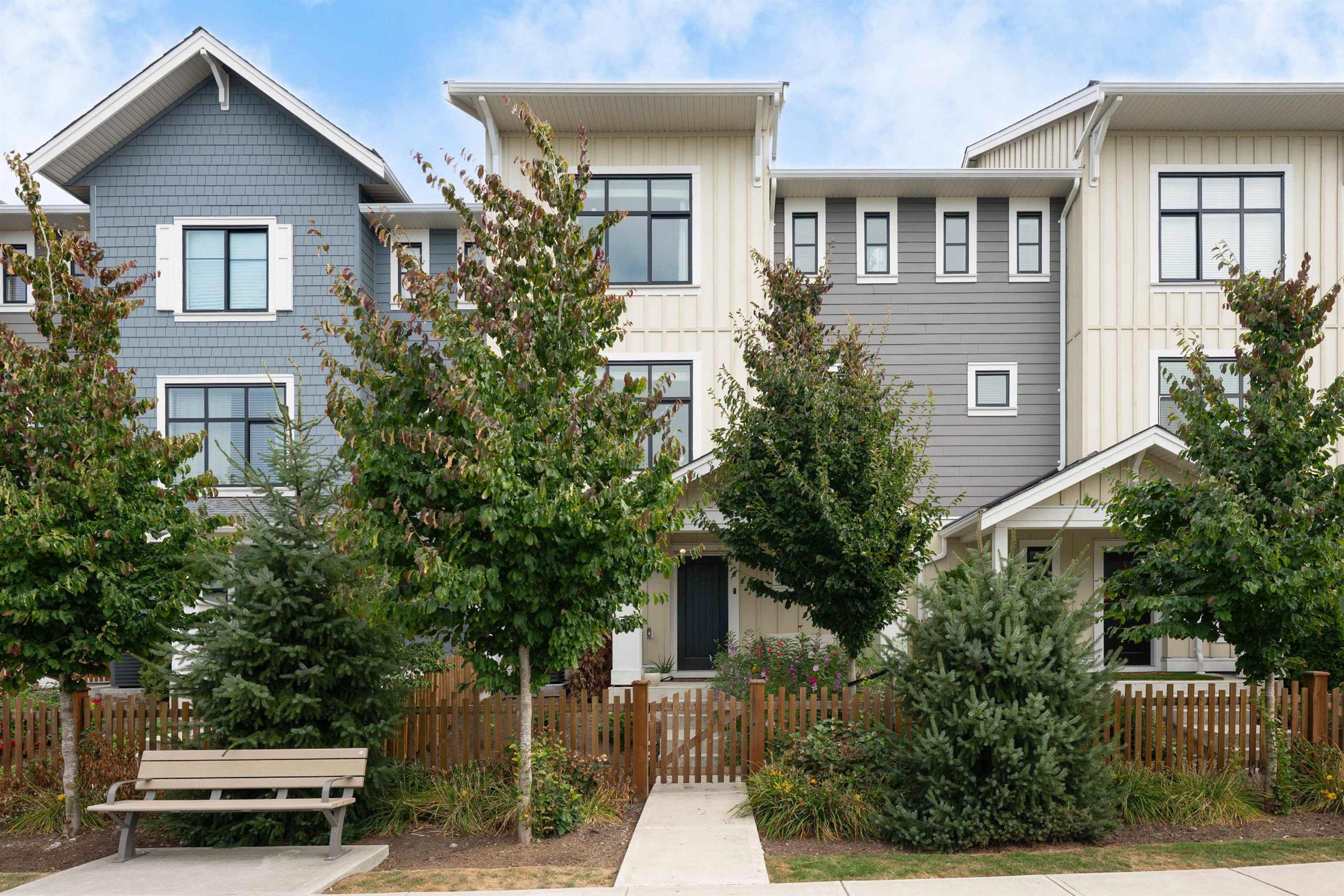 20261 72b Avenue, Langley - Exteriors - Full Complex View - Photo 2