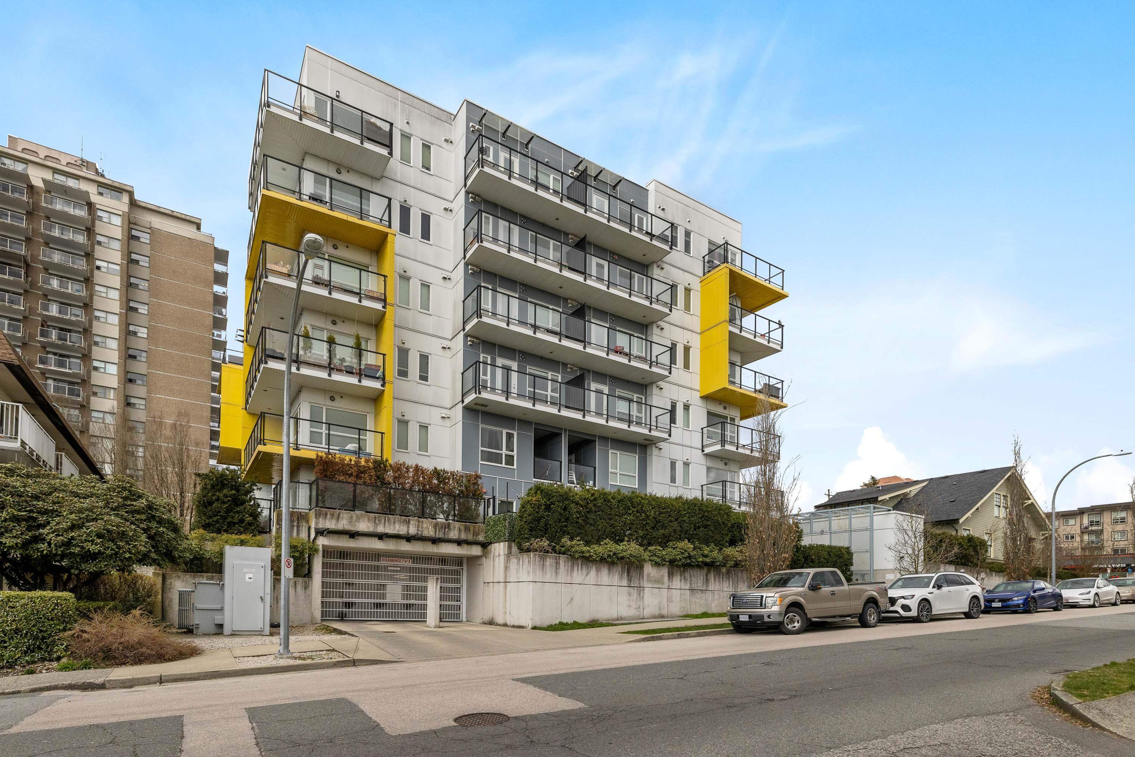 408 Eighth Street, New Westminster - Exteriors - Photo 2