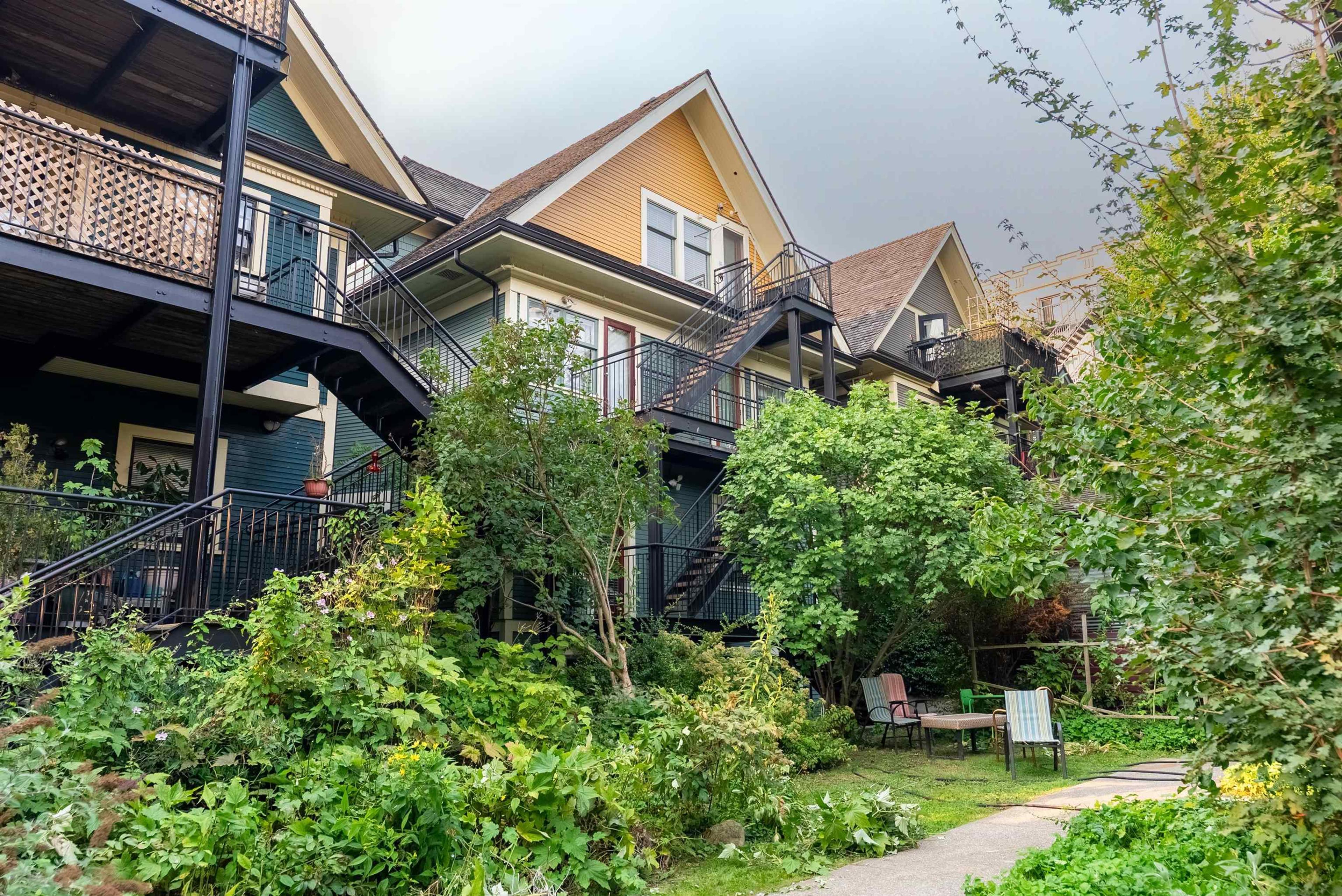 1116 Bute Street, Vancouver - Exteriors - Full Complex View - Photo 1