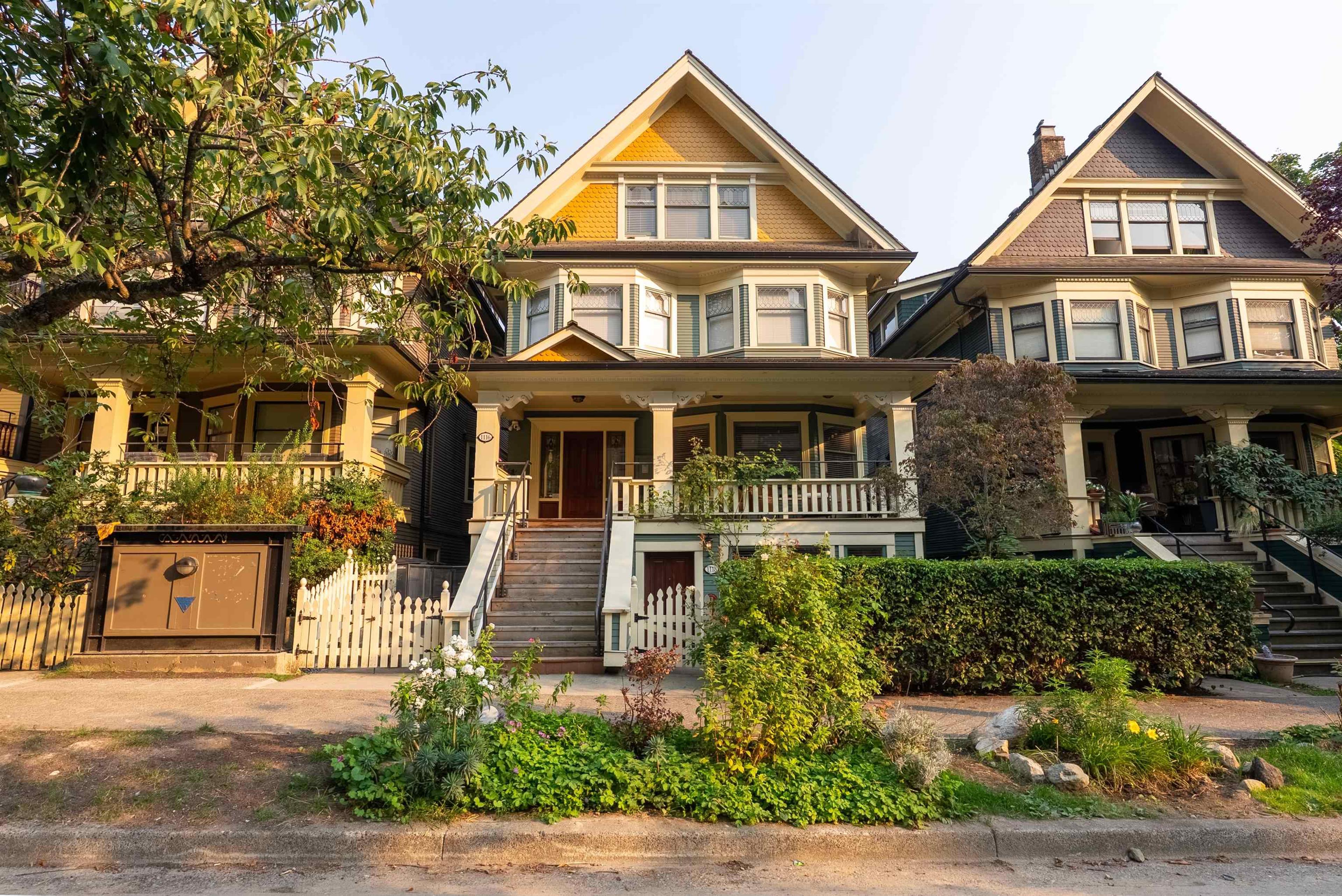 1116 Bute Street, Vancouver - Exteriors - Full Complex View - Photo 2