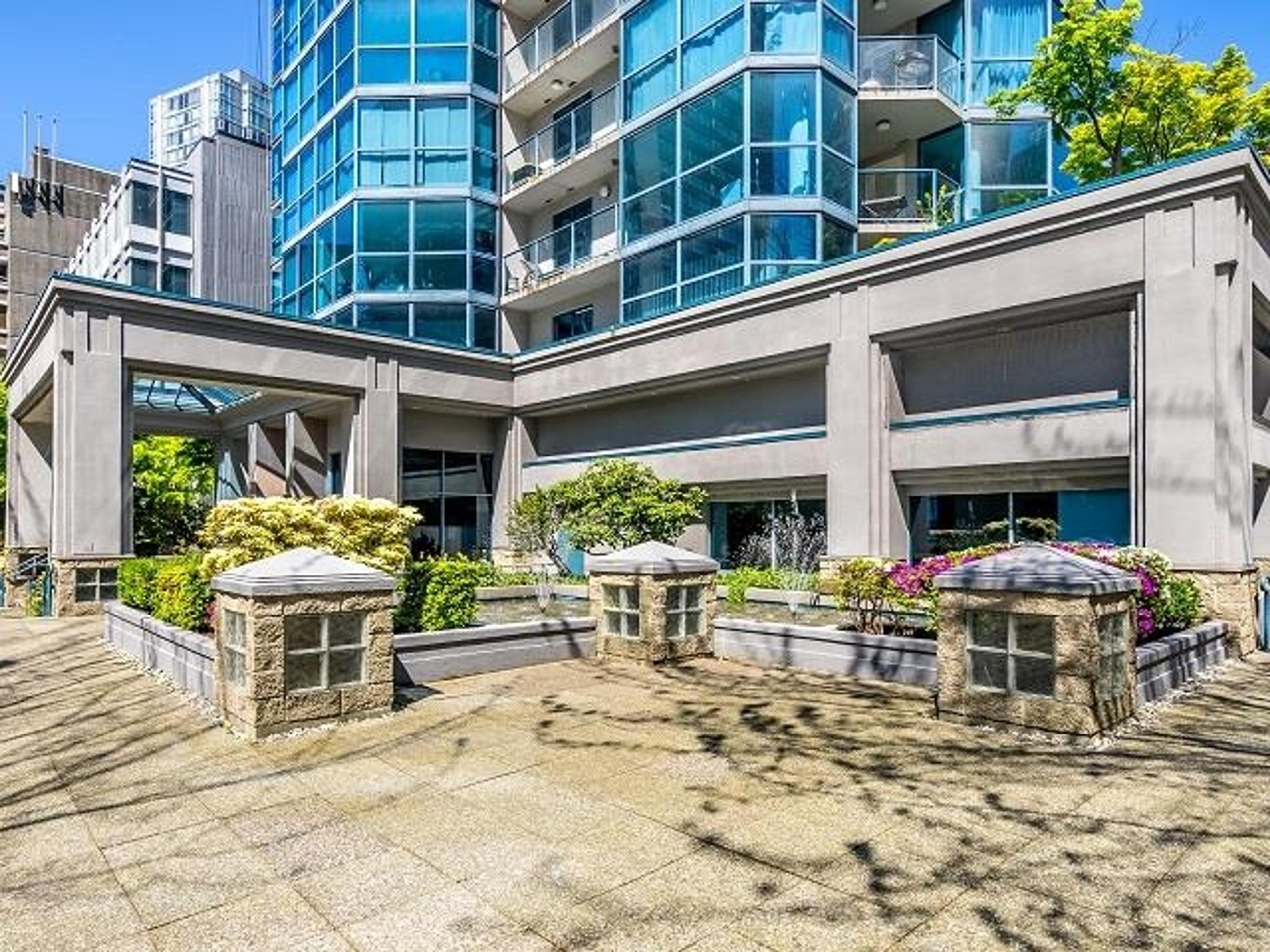 1415 W Georgia Street, Vancouver - Exteriors - Photo 3