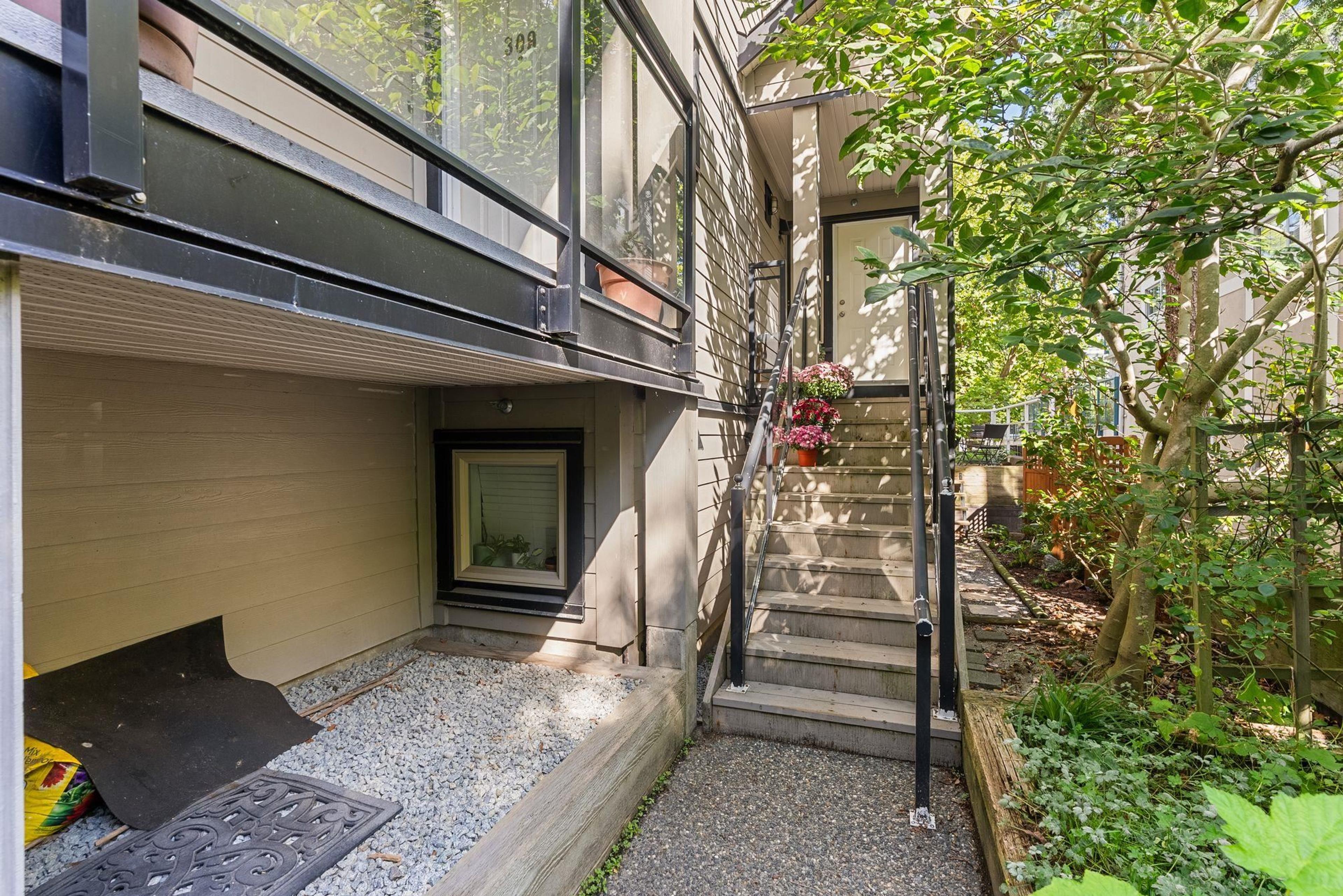 755 W 15th Avenue, Vancouver - Exteriors - Photo 2