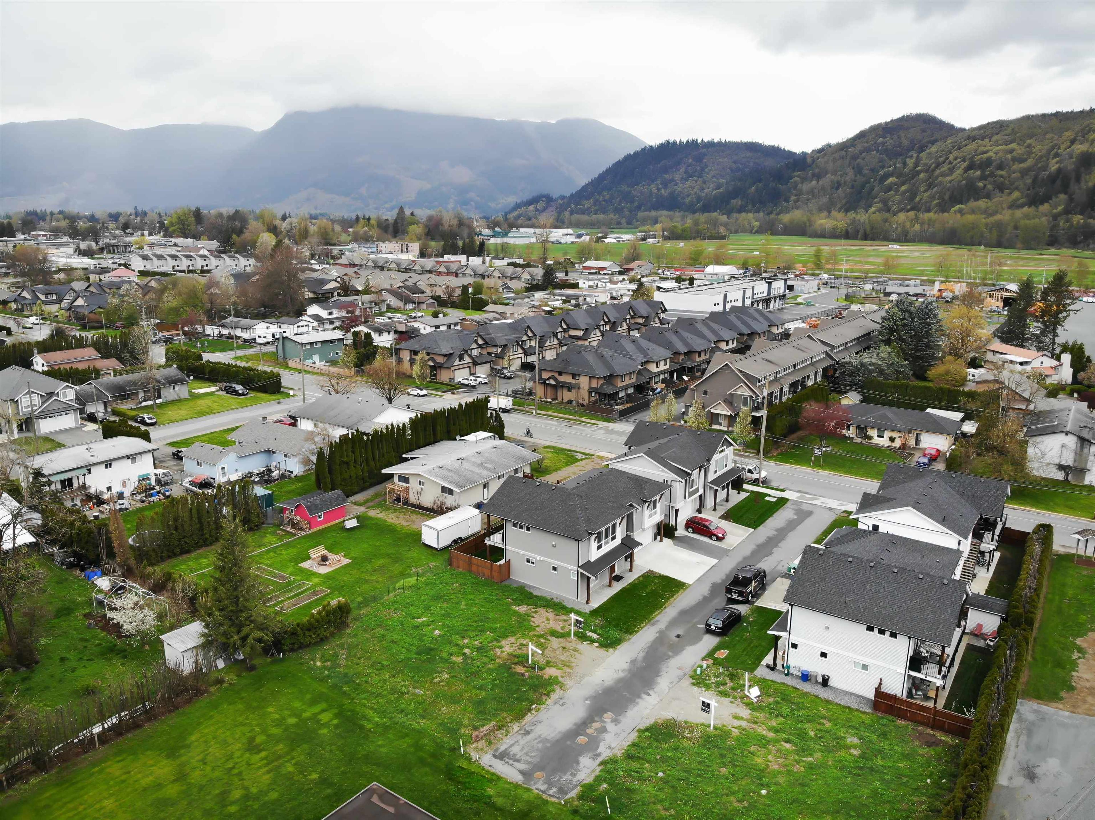7450 Morrow Road, Agassiz - Exteriors - Drone/Aerial View, Full Complex View - Photo 3