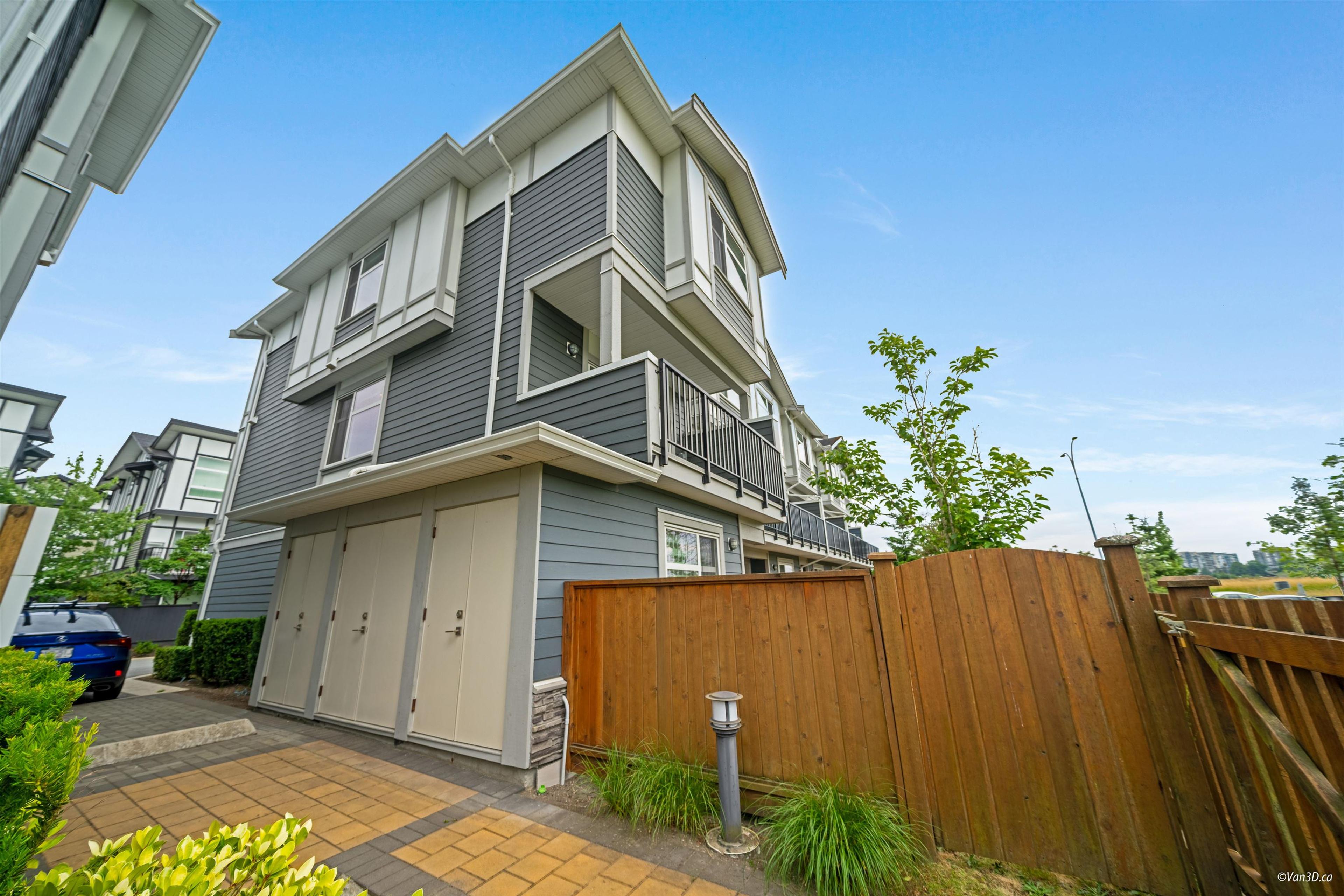 9560 Alexandra Road, Richmond - Exteriors - Photo 4