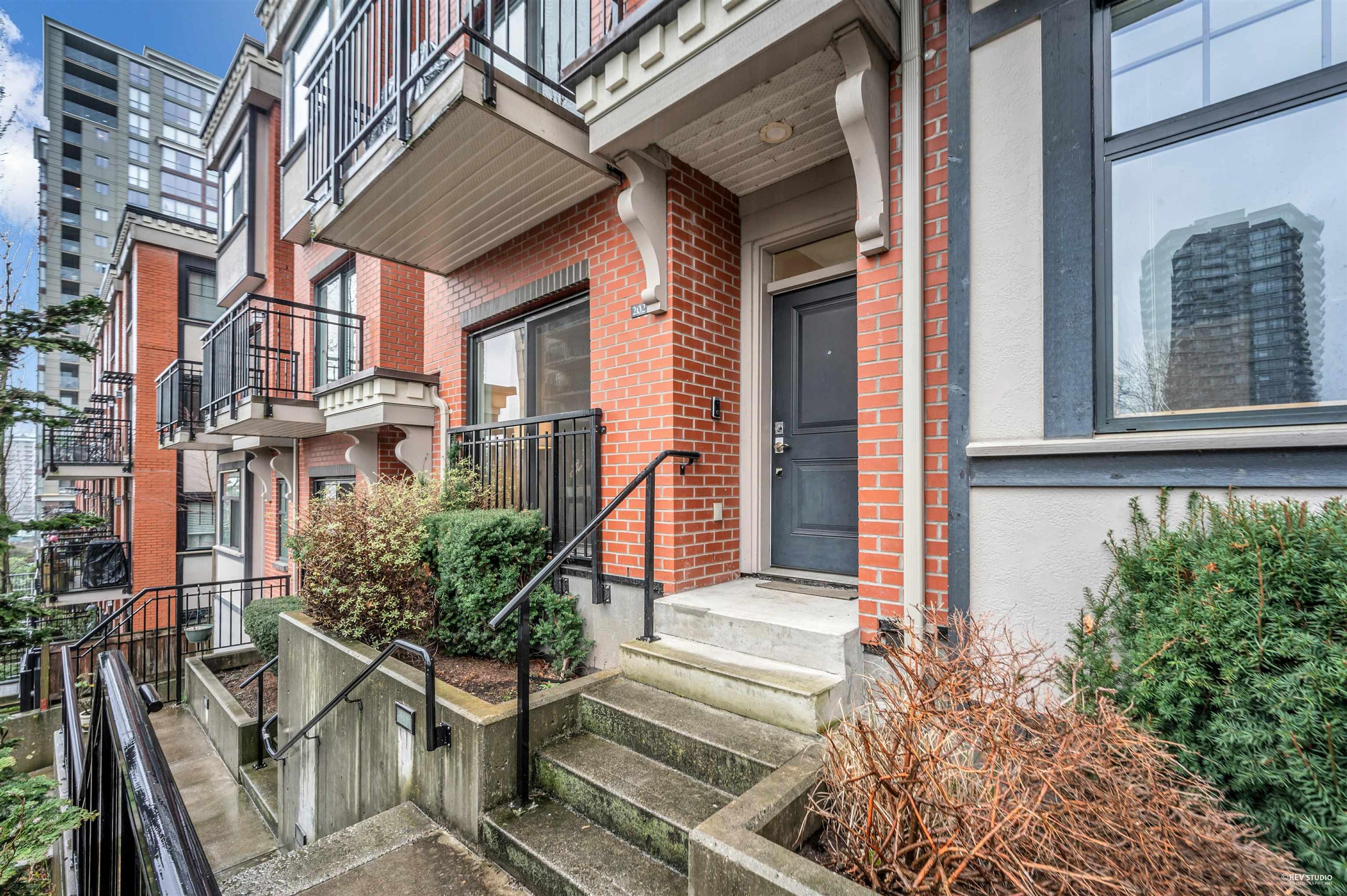 828 Royal Avenue, New Westminster - Exteriors - Photo 5