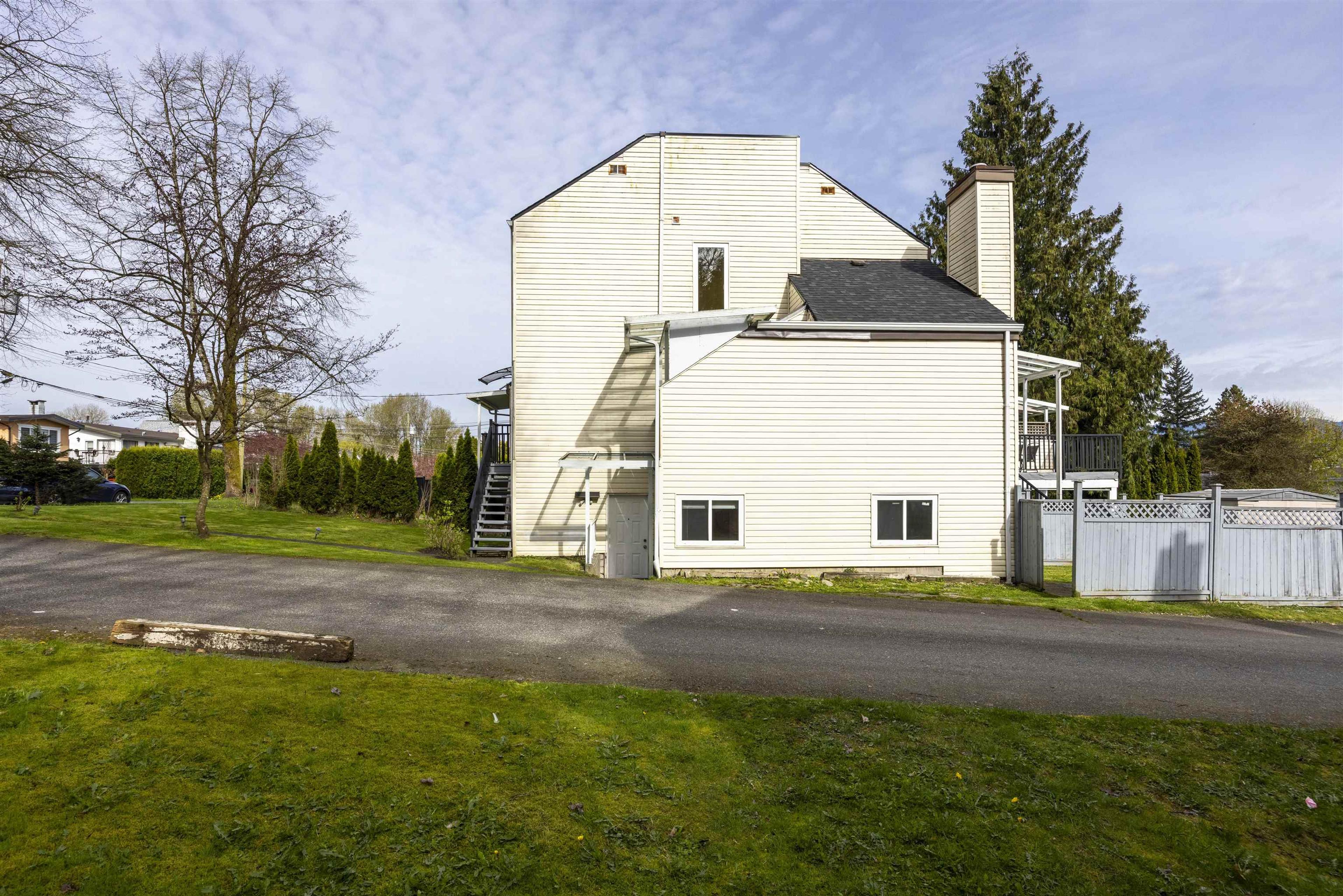 5602 Claude Avenue, Burnaby - Exteriors - Photo 4