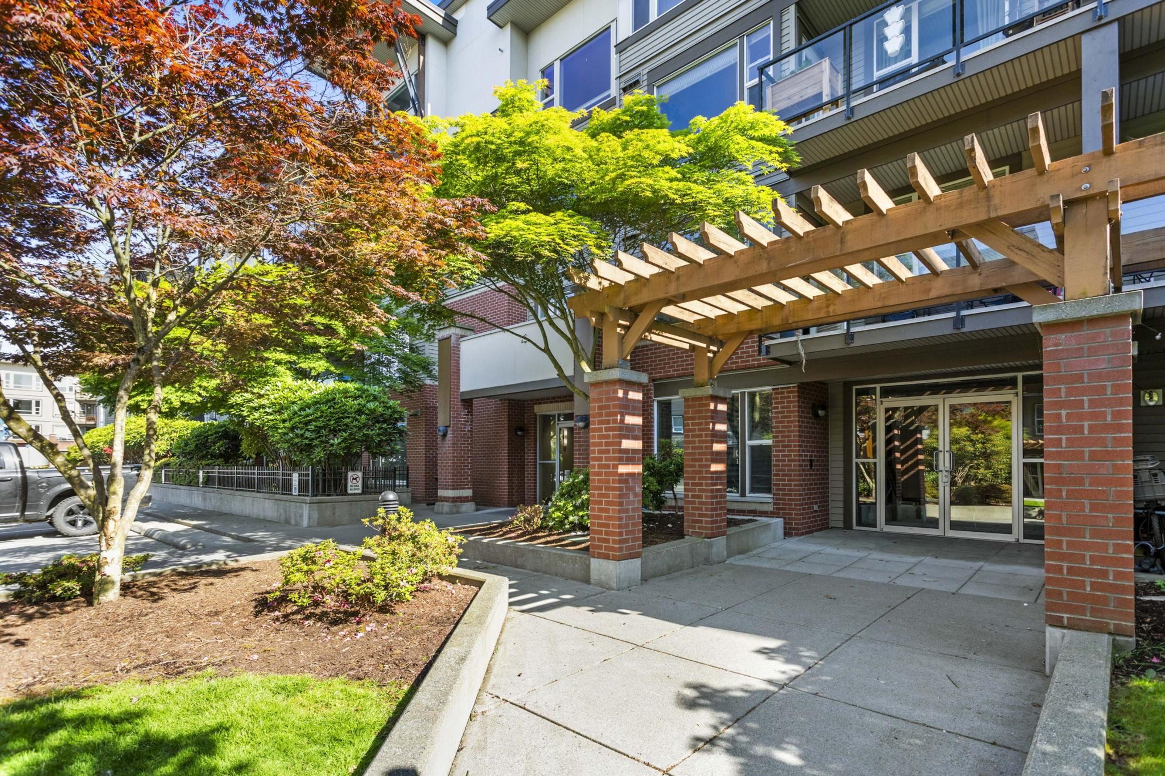 33539 Holland Avenue, Abbotsford - Exteriors - Photo 2